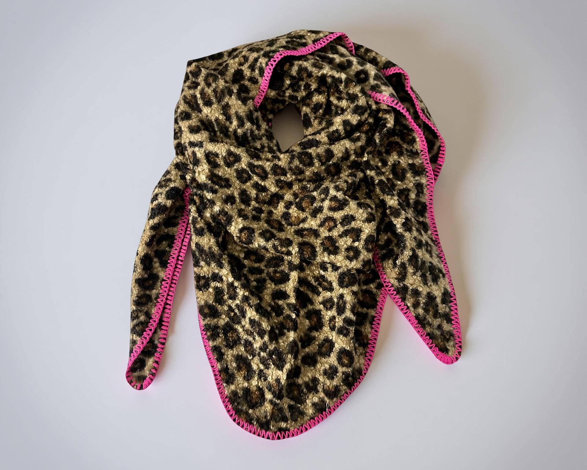 Leo Schal | Dreieckstuch im Leomuster | pinke Kante | 180 x 120 cm | Bouclé Viscose | in braun oder grau
