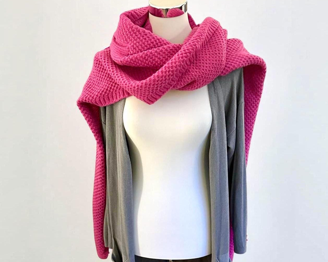 Pinker Cape Schal im Perlmuster gestrickt | Großes Tuch in pink als Schal, Stola, Cape tragbar | 145 x 75 cm | Strick Viskose