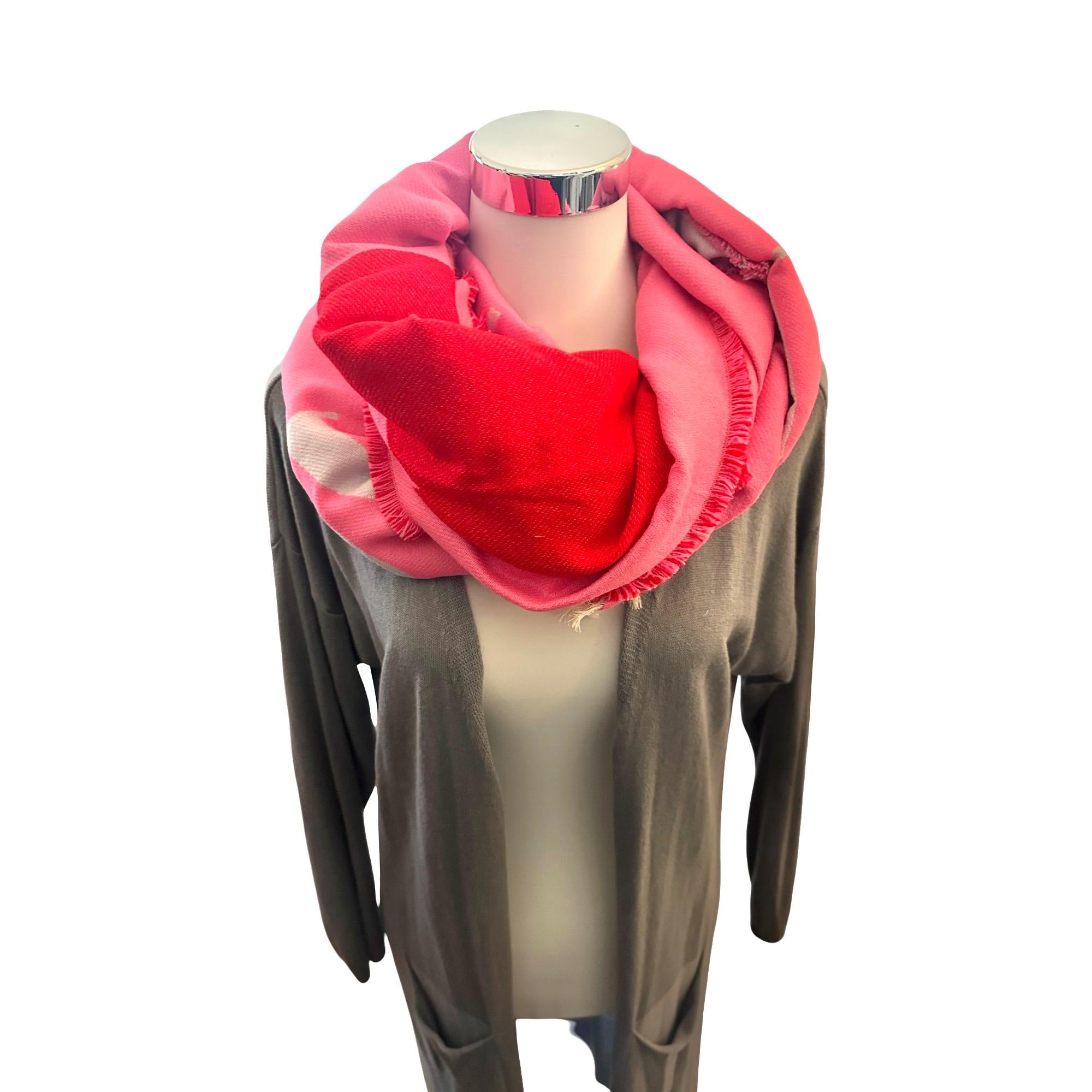 Breiter Schal LOVE | rosa, weiß und rot | mit großem Herz | Viskose | Webschal Tuch Stola | 180 x 70 cm