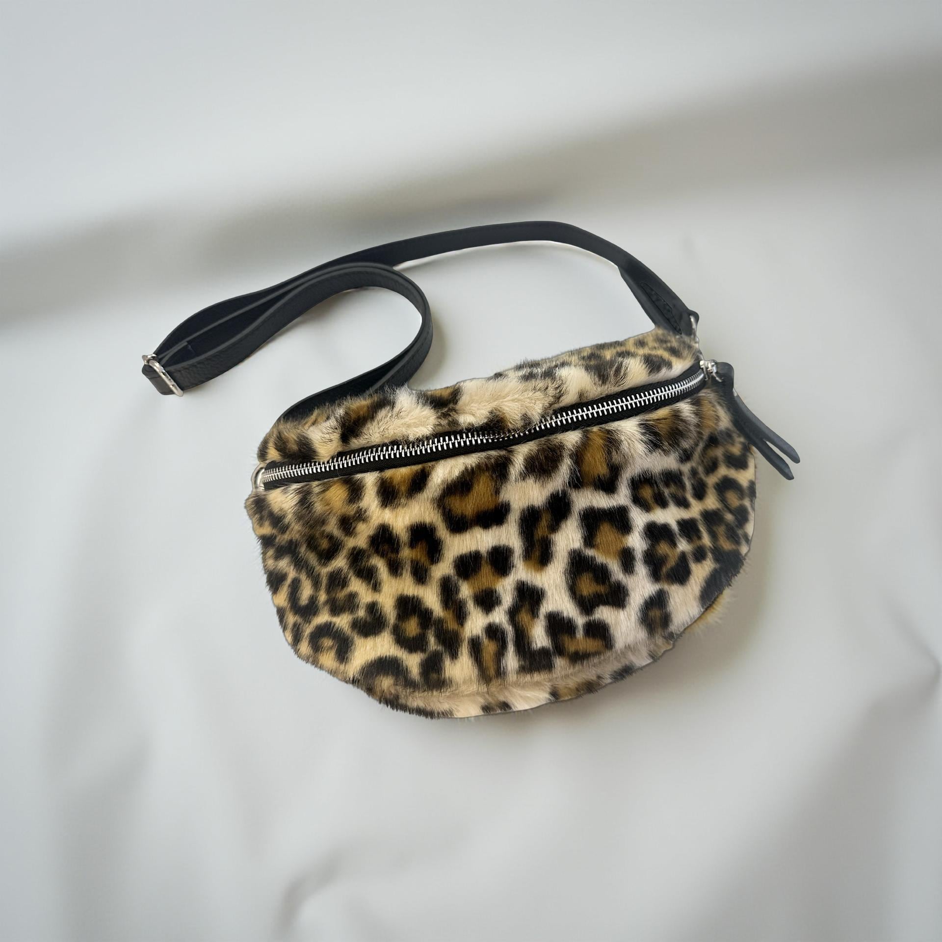 Leo Tasche aus Fell | Leopard | Umhängetasche | Crossbody Bag | Animal Print Leo Look | Fake Fur