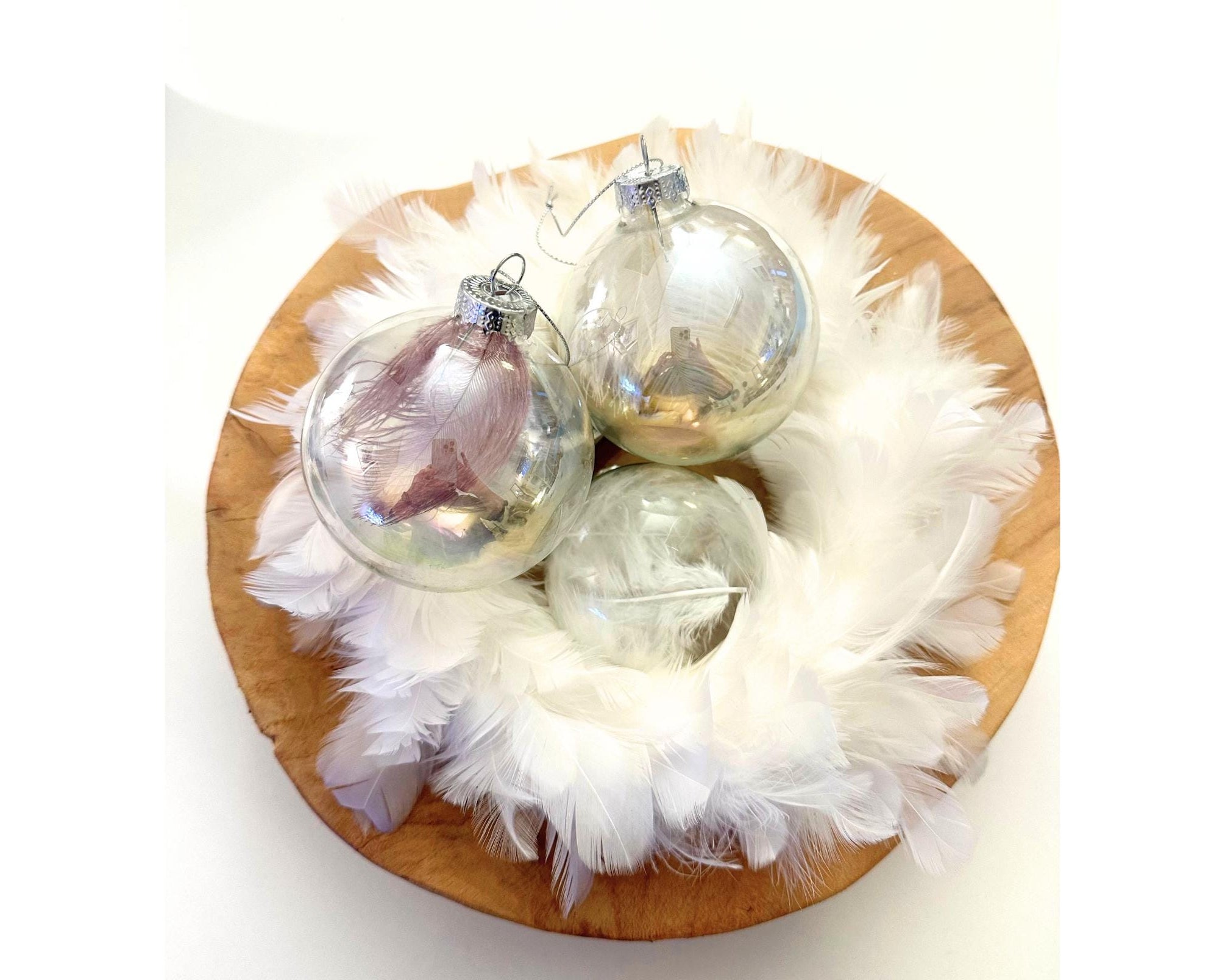 Personalisierte Weihnachtskugel aus irisierendem Glas | gefüllt mit Federn | Seifenblasen Kugell | 7 oder 8 cm | mit Namen
