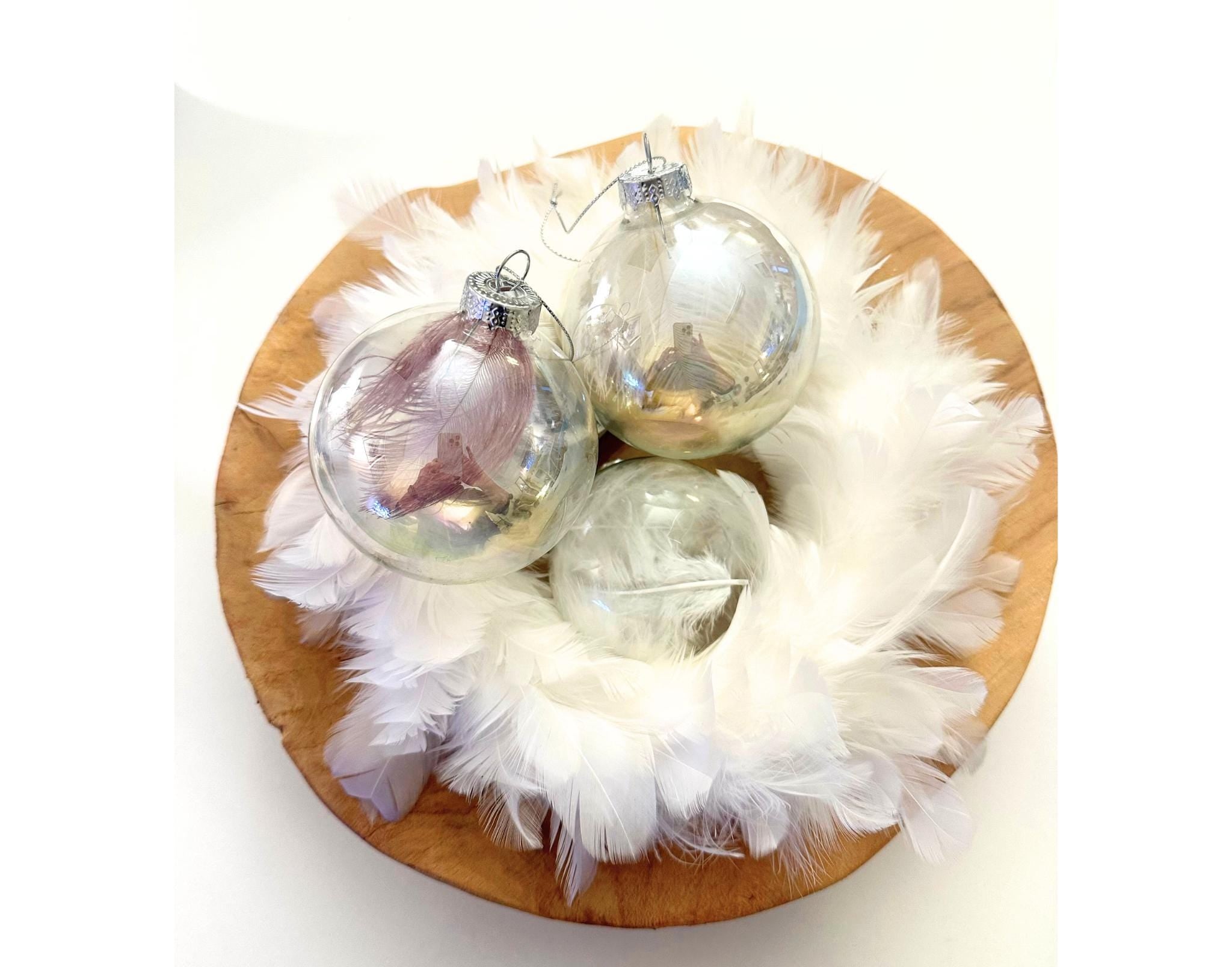 Personalisierte Weihnachtskugel aus irisierendem Glas | gefüllt mit Federn | Seifenblasen Kugell | 7 oder 8 cm | mit Namen