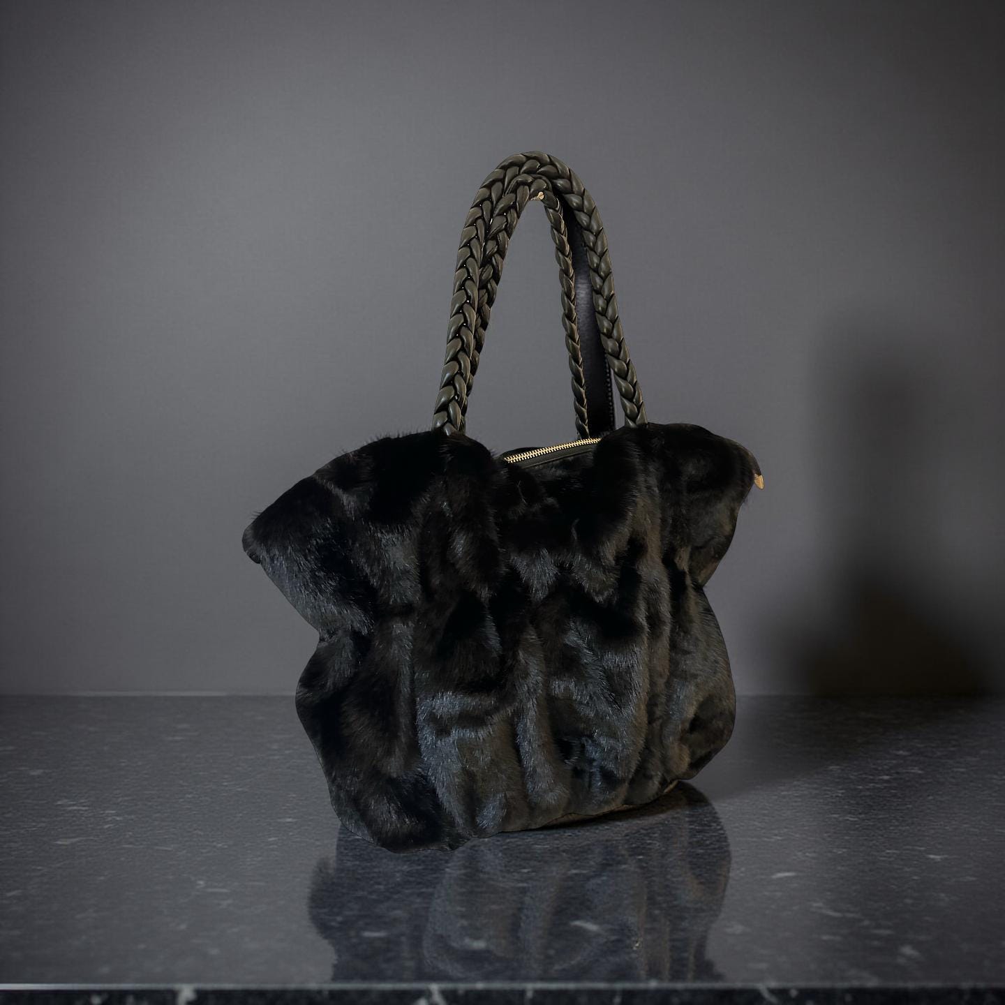 Schwarze Tasche aus Fell | Umhängetasche | Crossbody Bag | Fake Fur | kuscheliges Pelzimitat | Handtasche schwarz