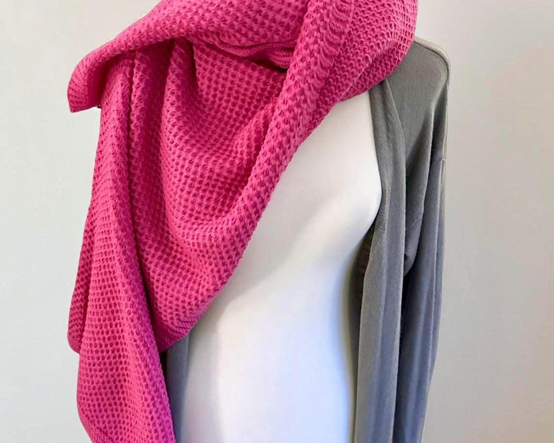 Pinker Cape Schal im Perlmuster gestrickt | Großes Tuch in pink als Schal, Stola, Cape tragbar | 145 x 75 cm | Strick Viskose