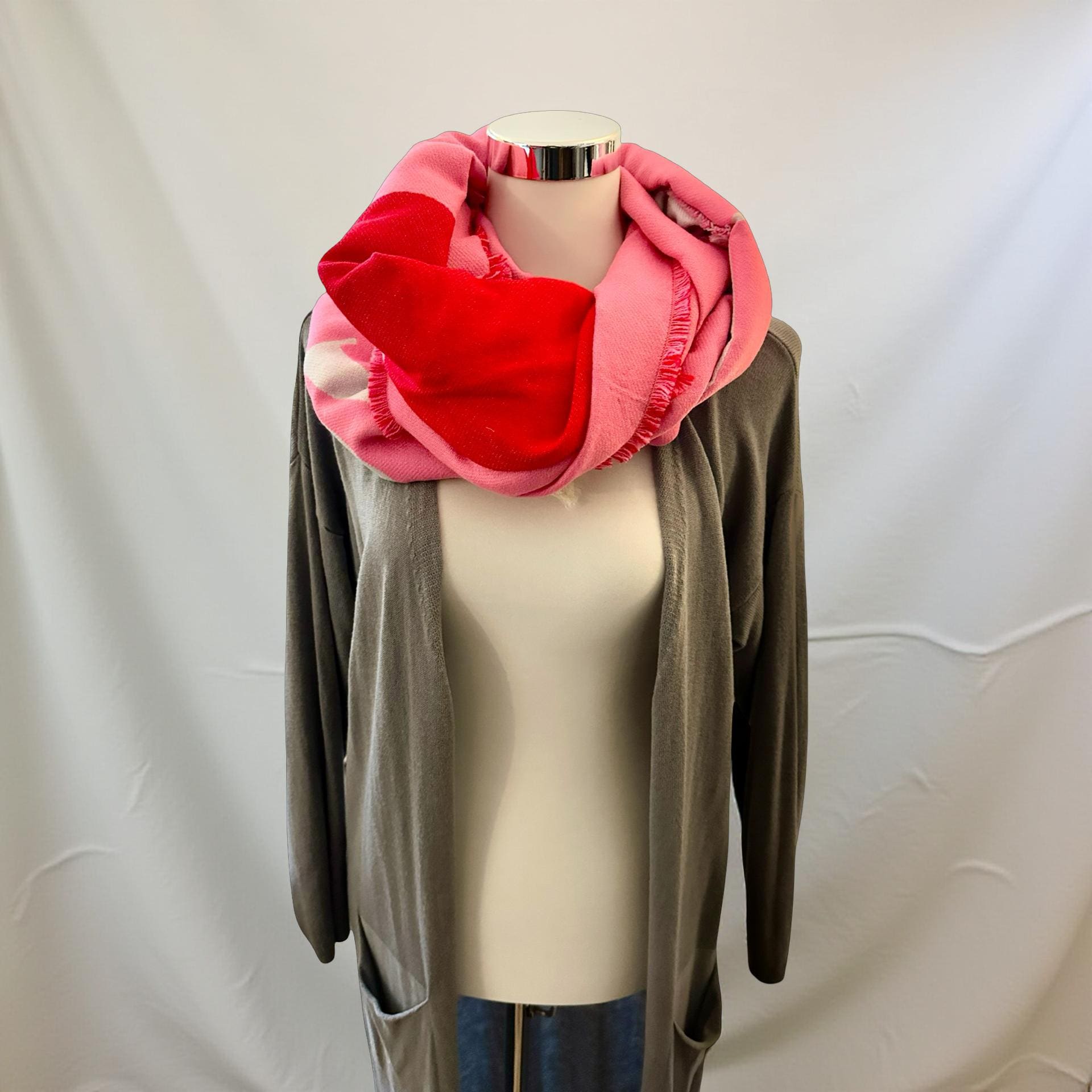 Breiter Schal LOVE | rosa, weiß und rot | mit großem Herz | Viskose | Webschal Tuch Stola | 180 x 70 cm