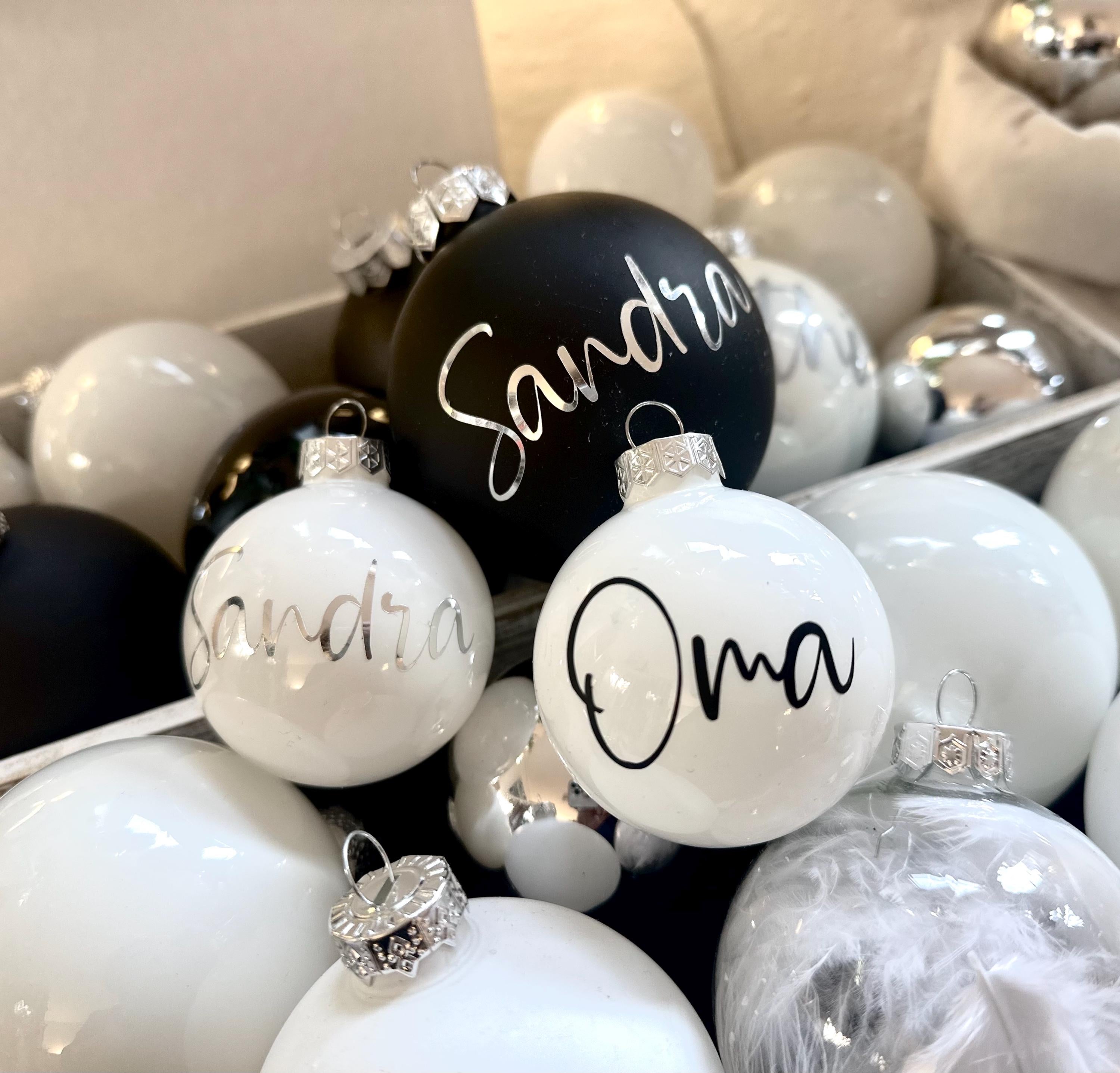 Personalisierte Weihnachtskugel | 8 cm Durchmesser | schwarz matt oder glänzend | Kugel mit Name