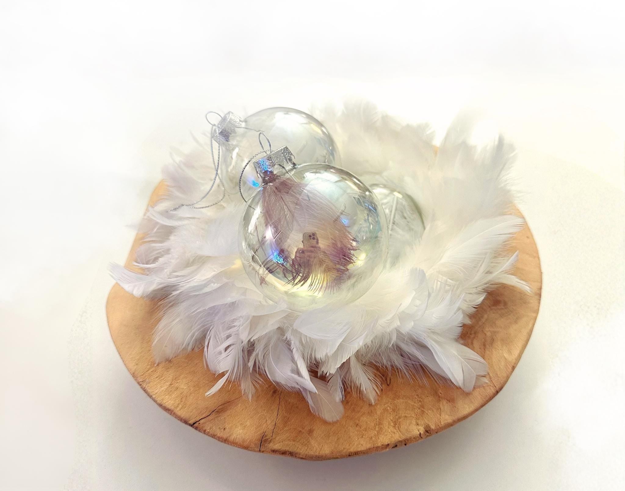 Personalisierte Weihnachtskugel aus irisierendem Glas | gefüllt mit Federn | Seifenblasen Kugell | 7 oder 8 cm | mit Namen