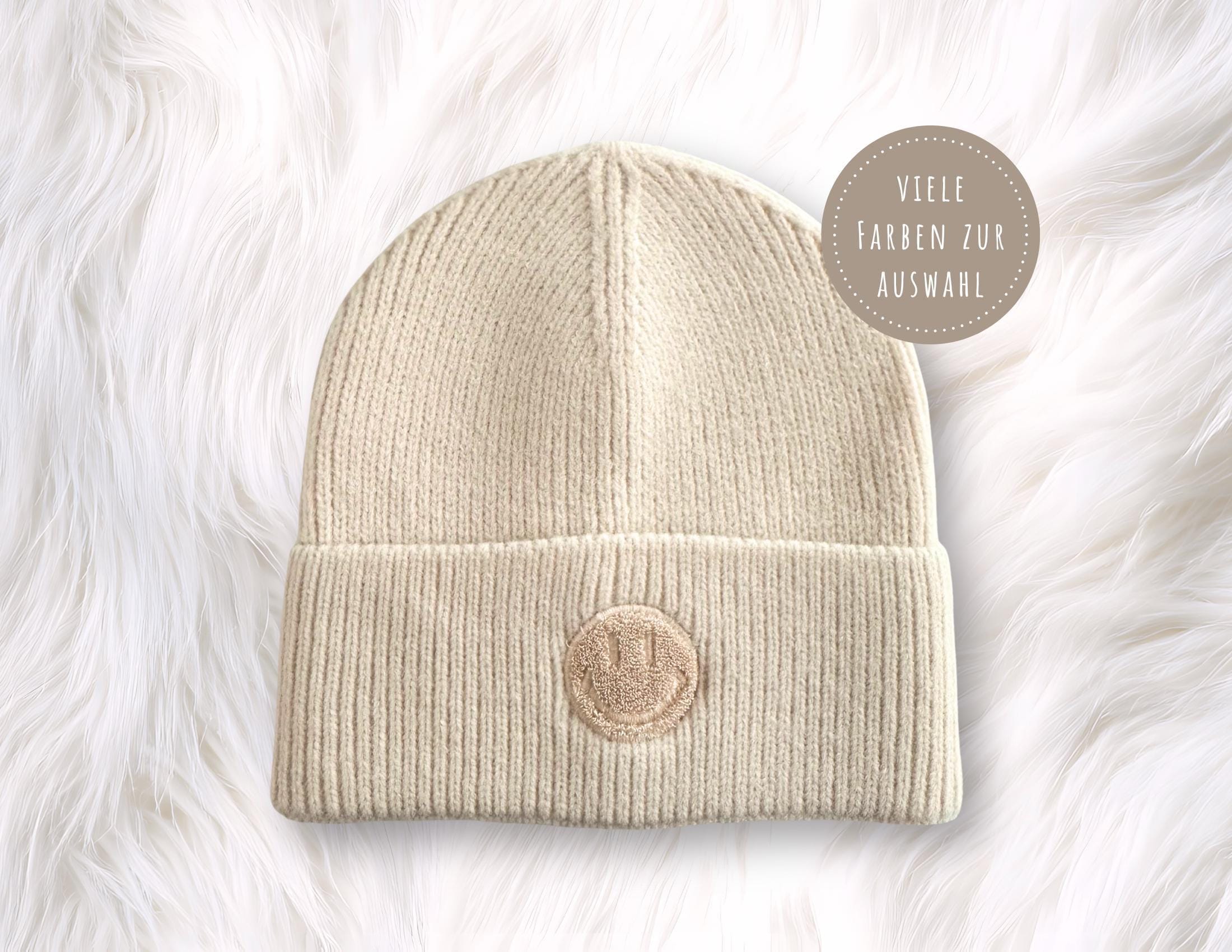 Strick Mütze mit gesticktem Smiley | Beanie in dunkelgrau, hellgrau, taupe, beige und pink | gestrickte Mütze