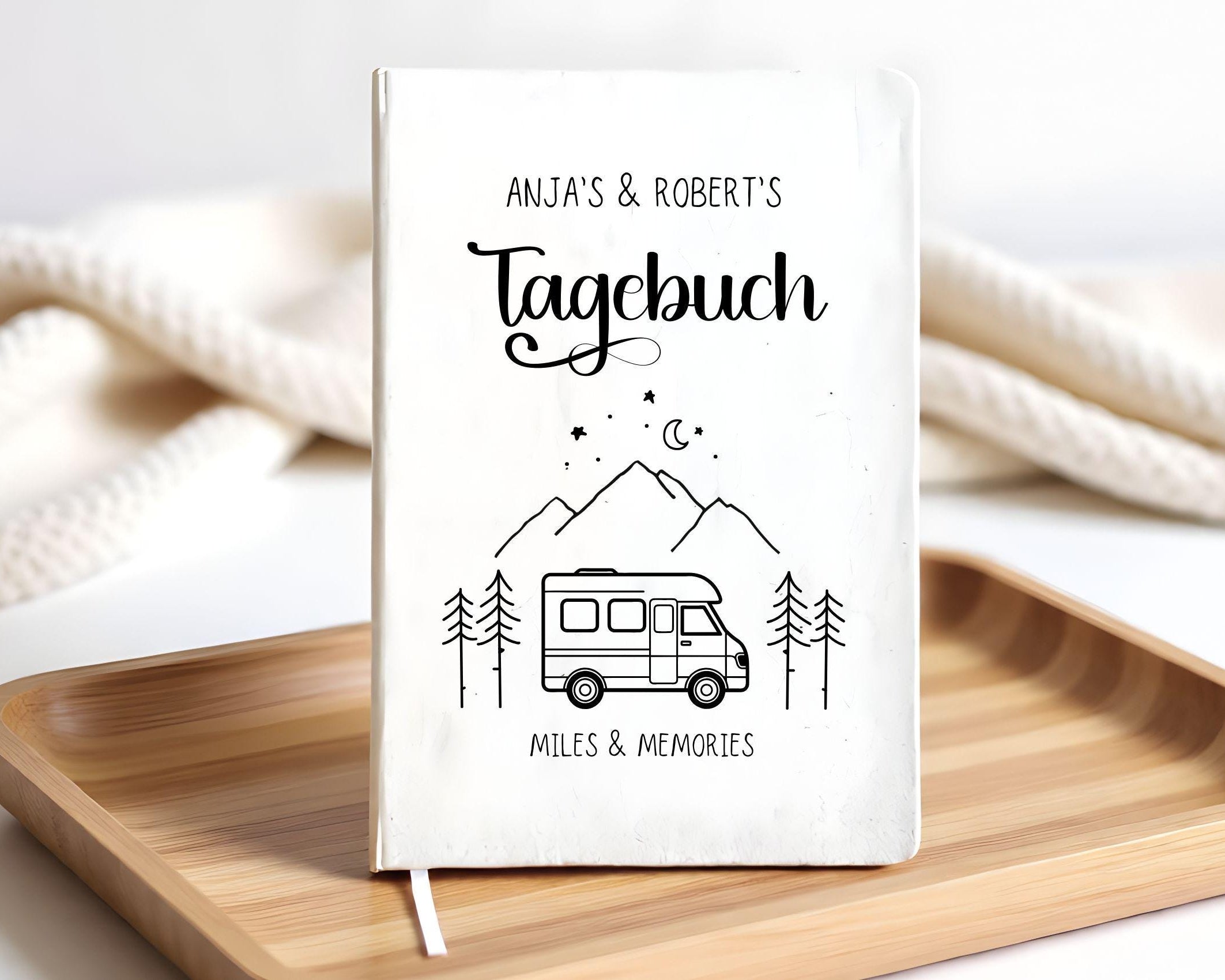 Camping Tagebuch | Weißes Notizbuch mit Personalisierung | Logbuch für Camper in A5 liniert | anpassbar Name, Titel und zusätzliche Headline