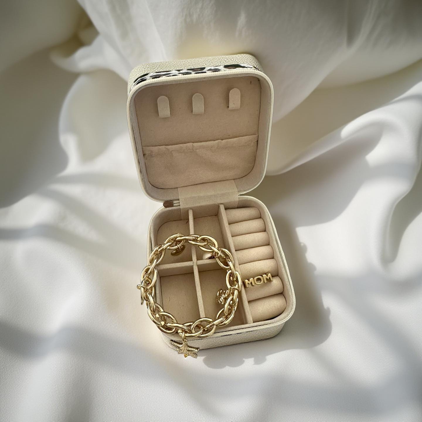 Schmuck-Etui Leomuster für die Reise | personalisierte Schmuckbox | kleine Schatulle mit Namen | Leo