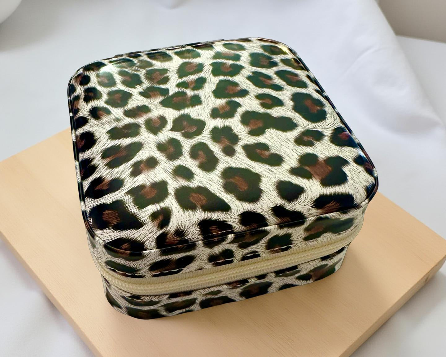 Schmuck-Etui Leomuster für die Reise | personalisierte Schmuckbox | kleine Schatulle mit Namen | Leo