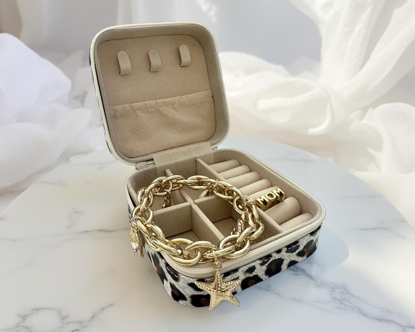 Schmuck-Etui Leomuster für die Reise | personalisierte Schmuckbox | kleine Schatulle mit Namen | Leo