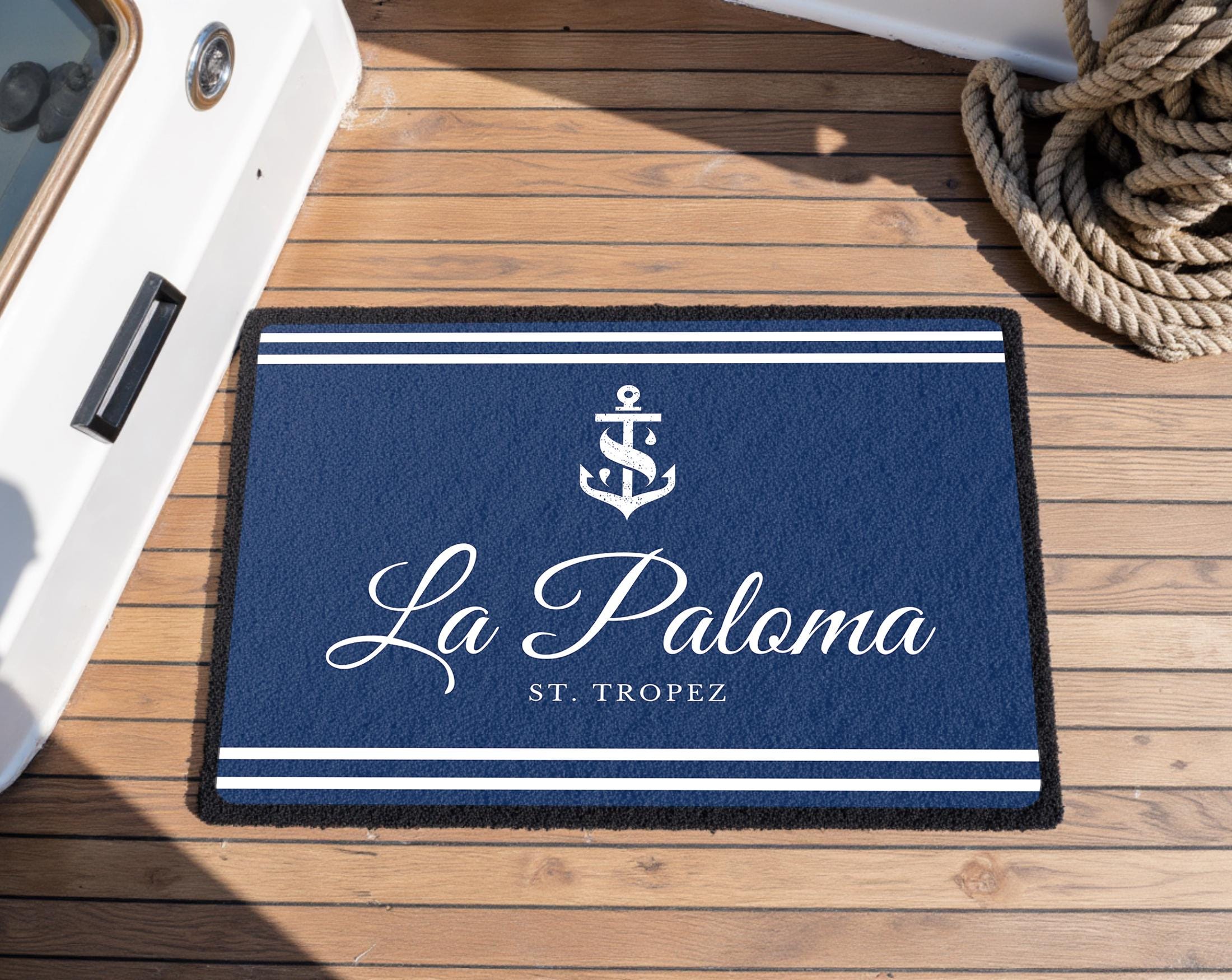 Fußmatte Boot Yacht Schiff | Personalisierter Fußabtreter mit Bootsnamen und Jahreszahl in blau weiß, Rand schwarz