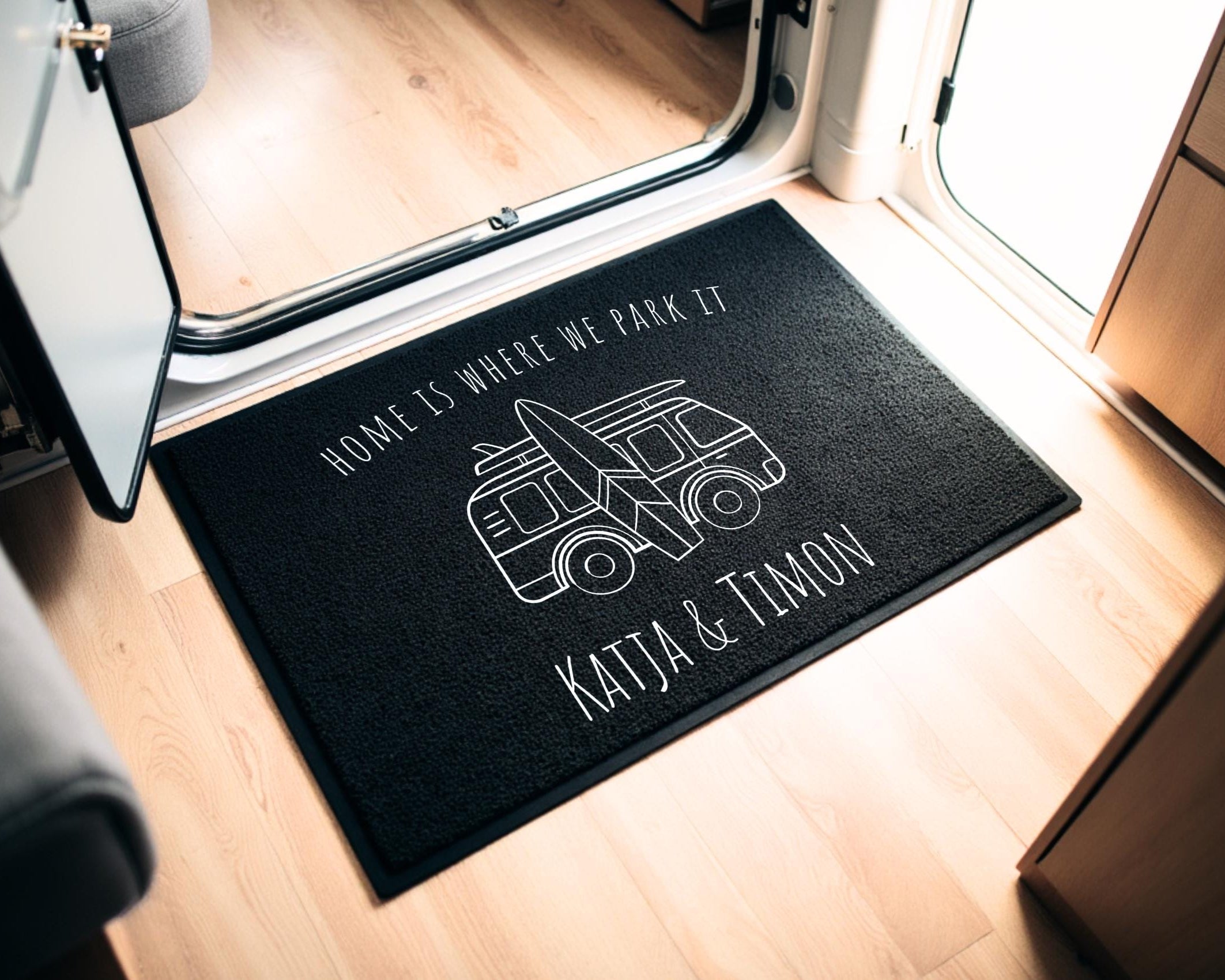 Fußmatte | Personalisierte Fußmatte für Camper | Geschenk Wohnmobil Camping | schwarzer Fußabtreter mit Namen