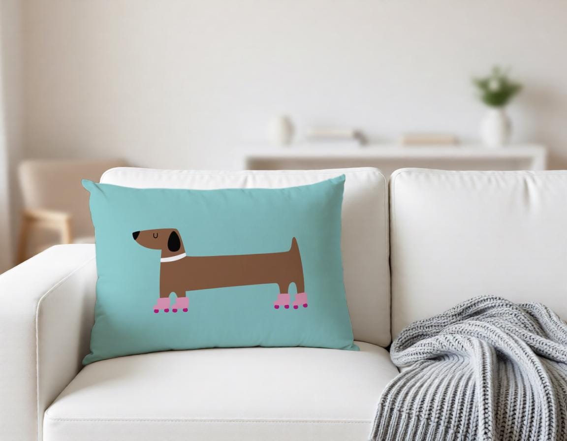 Dackel-Kissen aus Baumwolle | 50 x 35 cm inklusive Füllung | Dackel auf Rollschuhen | Türkis mit Braun und Pink