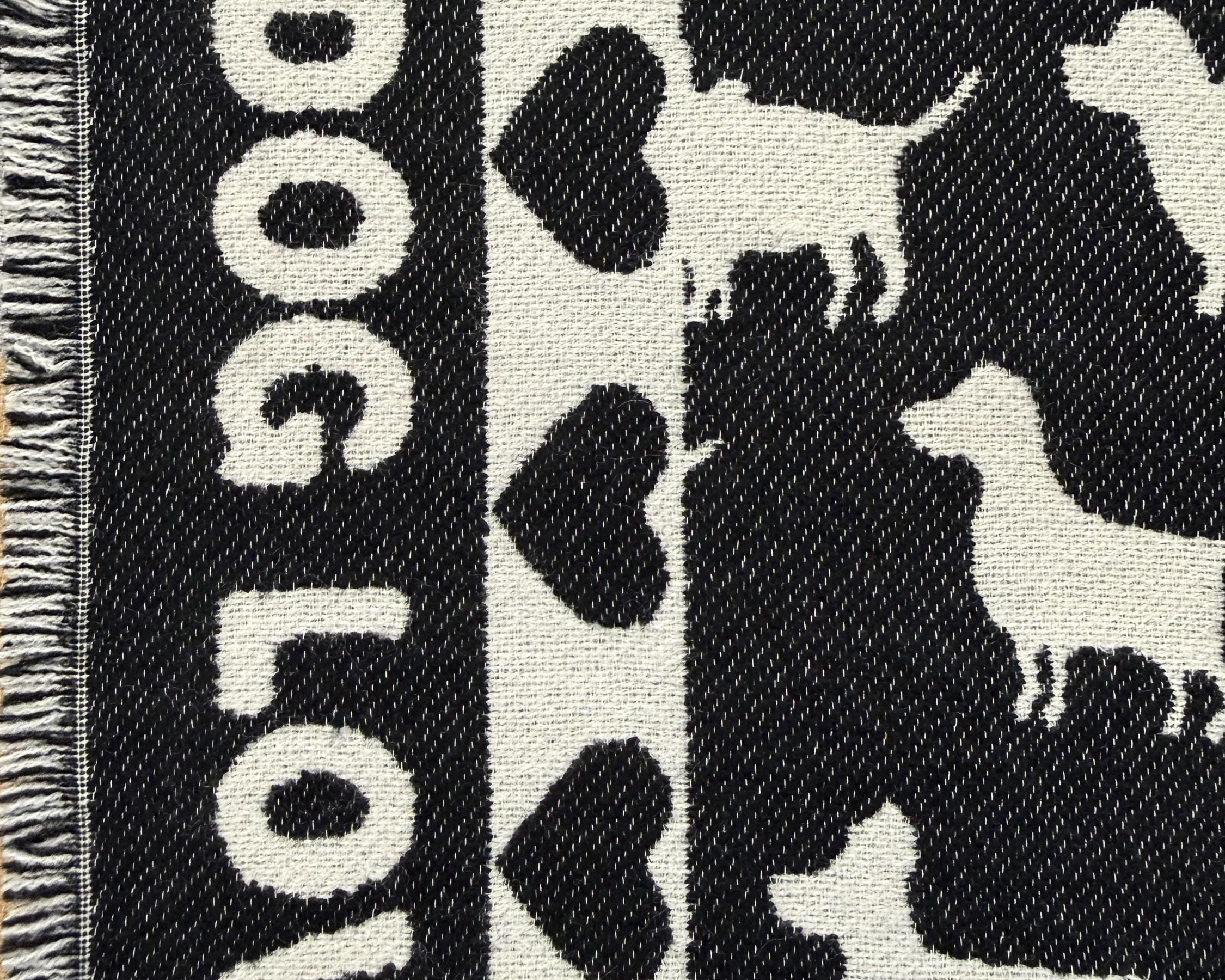 Breiter Schal DOG LOVE | schwarz, grau, camel und beige | mit Herzen, Hunden und Schrift | Viskose | Webschal Tuch Stola | 190 x 70 cm