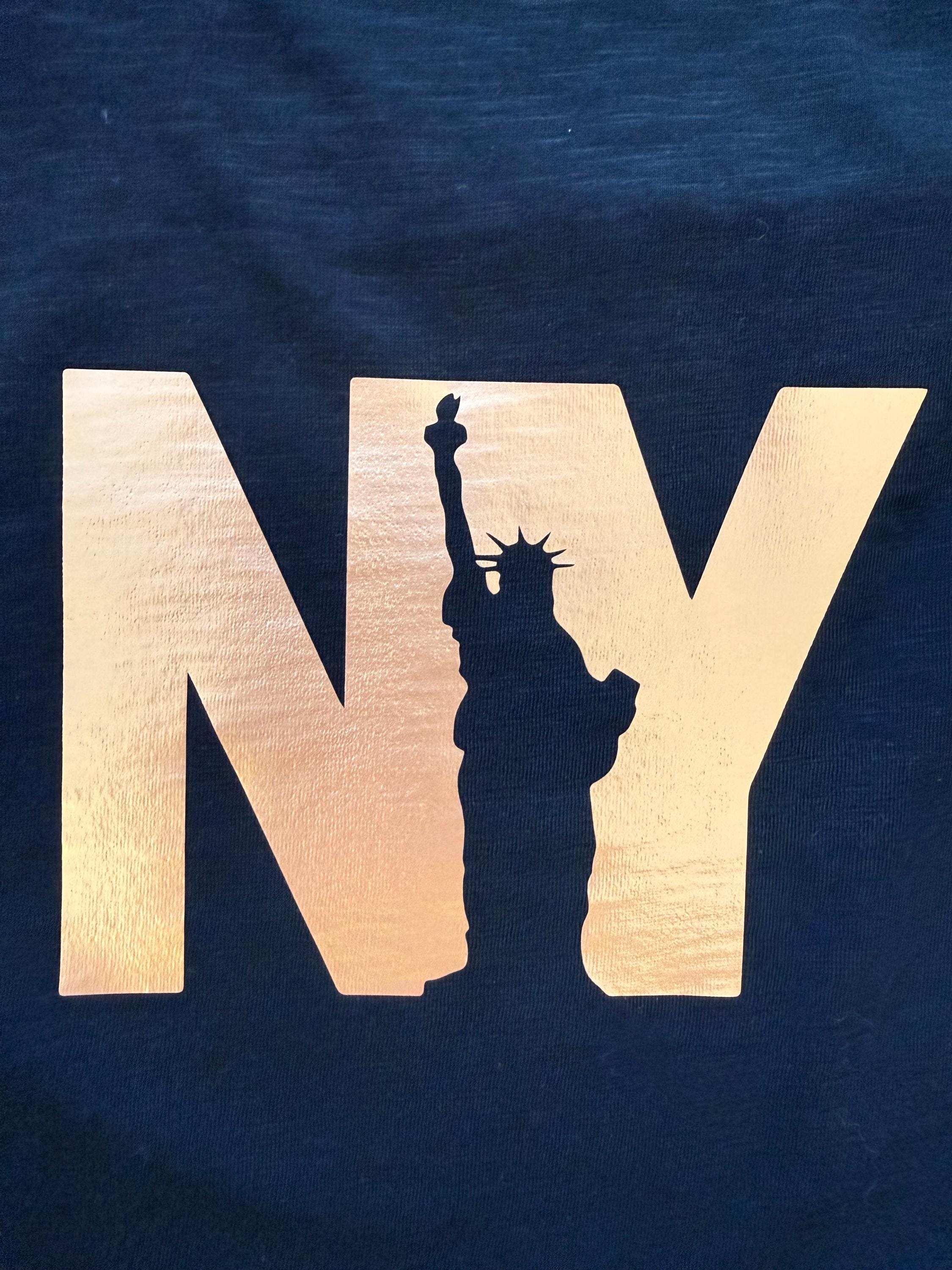 T-Shirt schwarz New York | NY in roségold | runder Halsausschnit und runde Saumkante | Statue of Liberty
