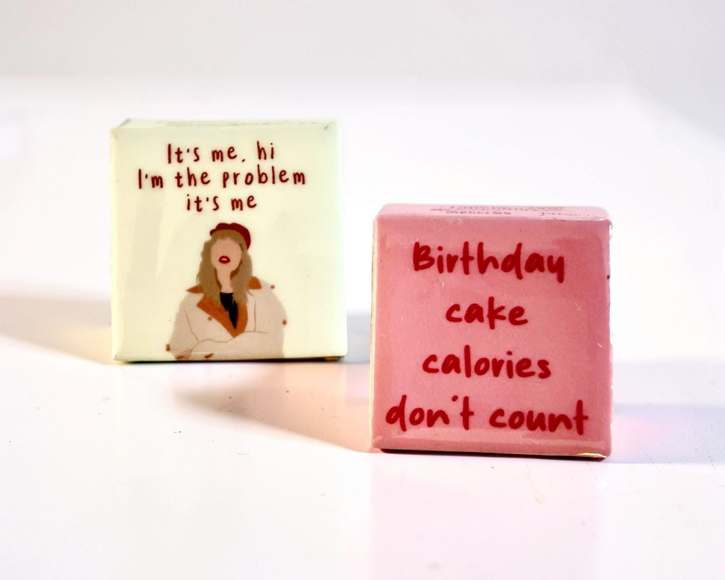 Mini Fliesen Magnete | kleine Kacheln mit Sprüchen | Magnet Taylor | Swiftie Geschenk | 4,5 x 4,5 Tile