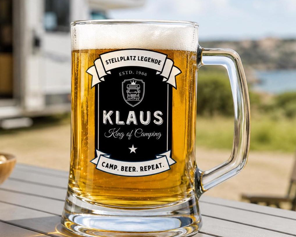 Personalisierter Bierkrug für Camper mit Name & Jahr – Camping Geschenk für Papa, Opa, Wohnmobil Besitzer, Stellplatz Legende Bierglas 0,5 L