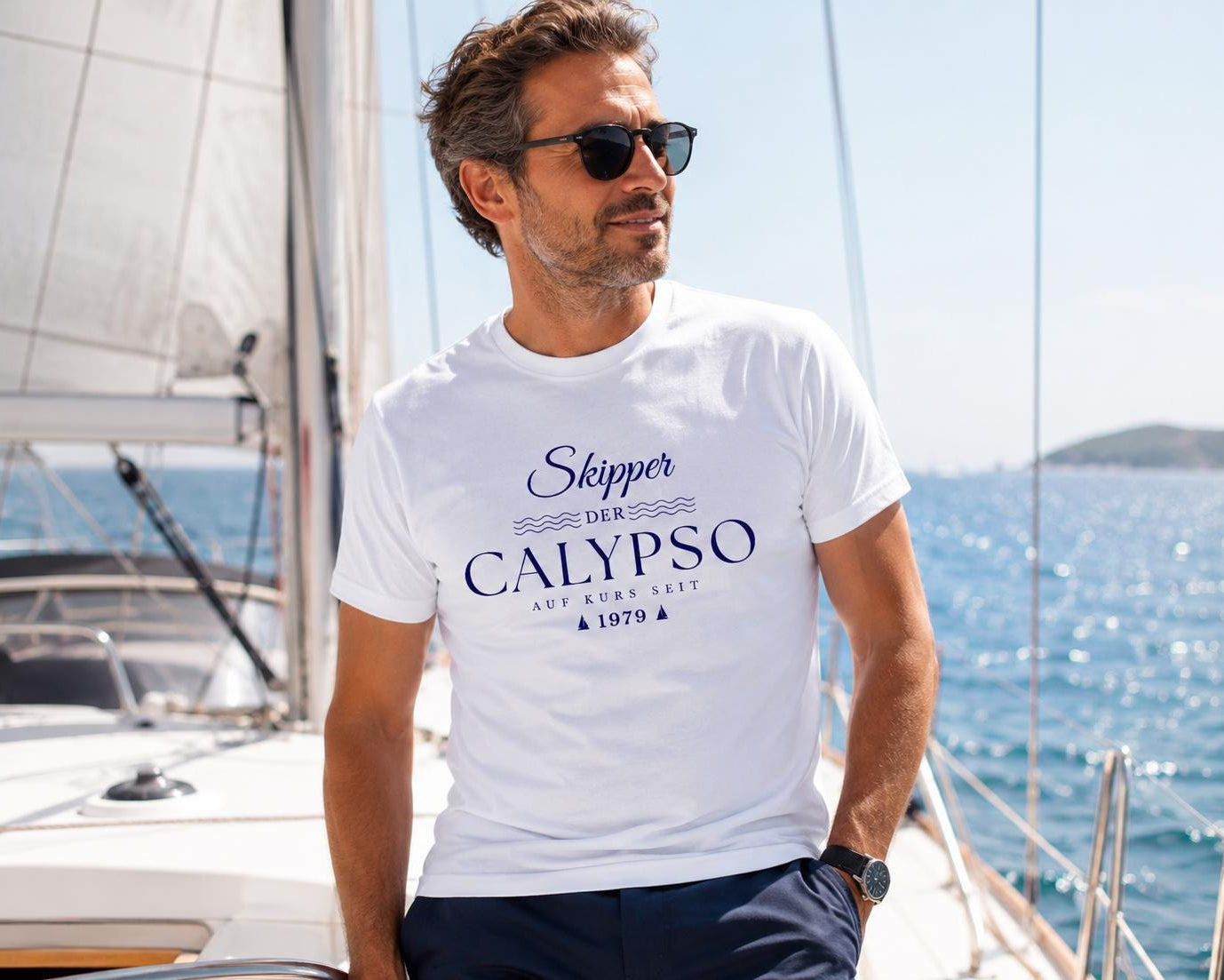 Personalisierbares Boots-Shirt mit Bootsname – Geschenkidee für Segler, Skipper & Bootsliebhaber