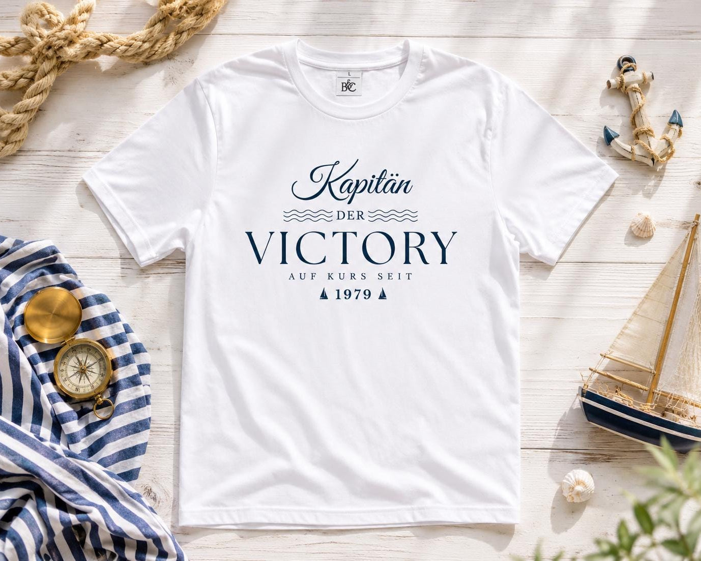 Personalisierbares Boots-Shirt mit Bootsname – Geschenkidee für Segler, Skipper & Bootsliebhaber