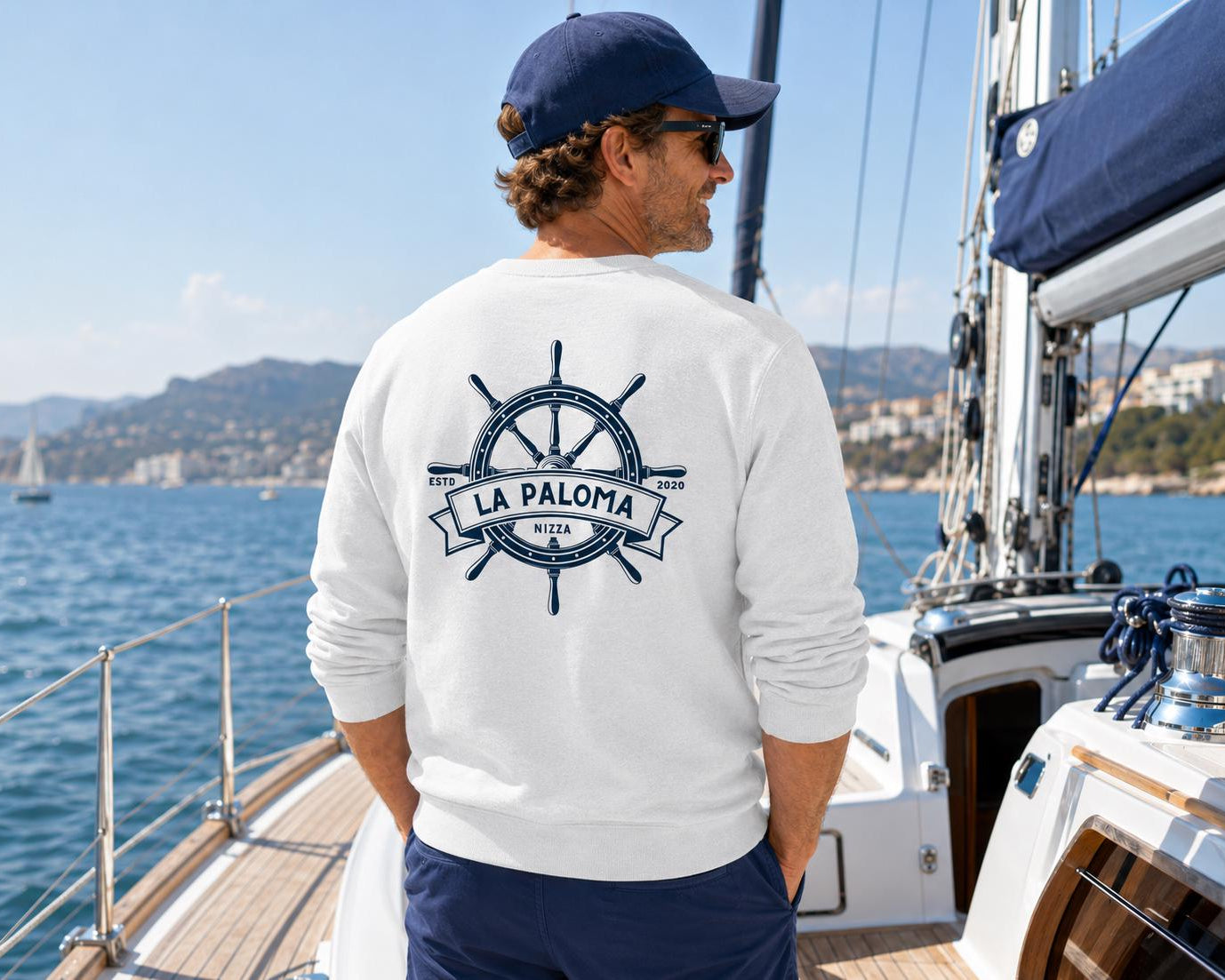 Personalisierter Sweater mit Bootsname | Maritimes Langarm Sweatshirt, Segler Geschenk, Boot Outfit | Steuerrad | Gr. XS bis XXL | weiß blau