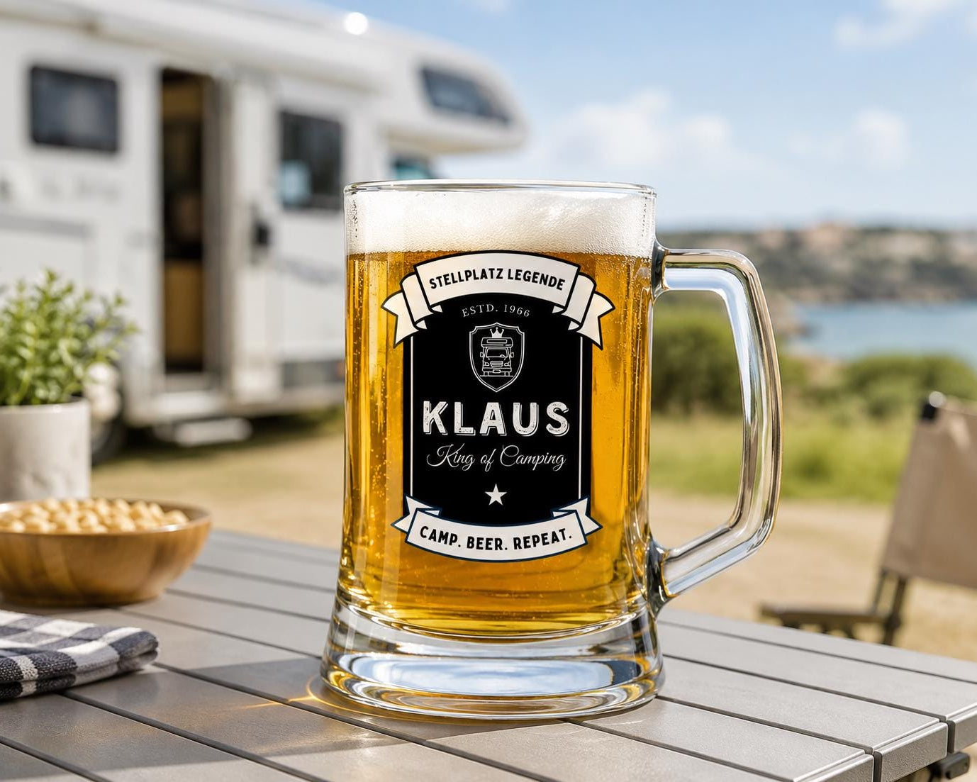 Personalisierter Bierkrug für Camper mit Name & Jahr – Camping Geschenk für Papa, Opa, Wohnmobil Besitzer, Stellplatz Legende Bierglas 0,5 L
