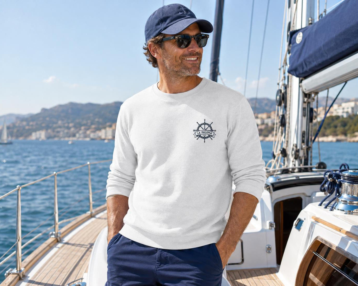 Personalisierter Sweater mit Bootsname | Maritimes Langarm Sweatshirt, Segler Geschenk, Boot Outfit | Steuerrad | Gr. XS bis XXL | weiß blau