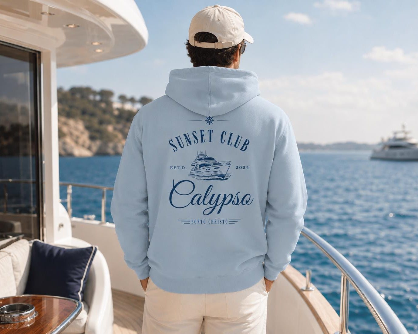 Personalisierter Herren Premium Bio Hoodie für Bootsbesitzer – maritimer Rückenprint mit Bootsname, Boot & eigenem Text | in 3 Farben
