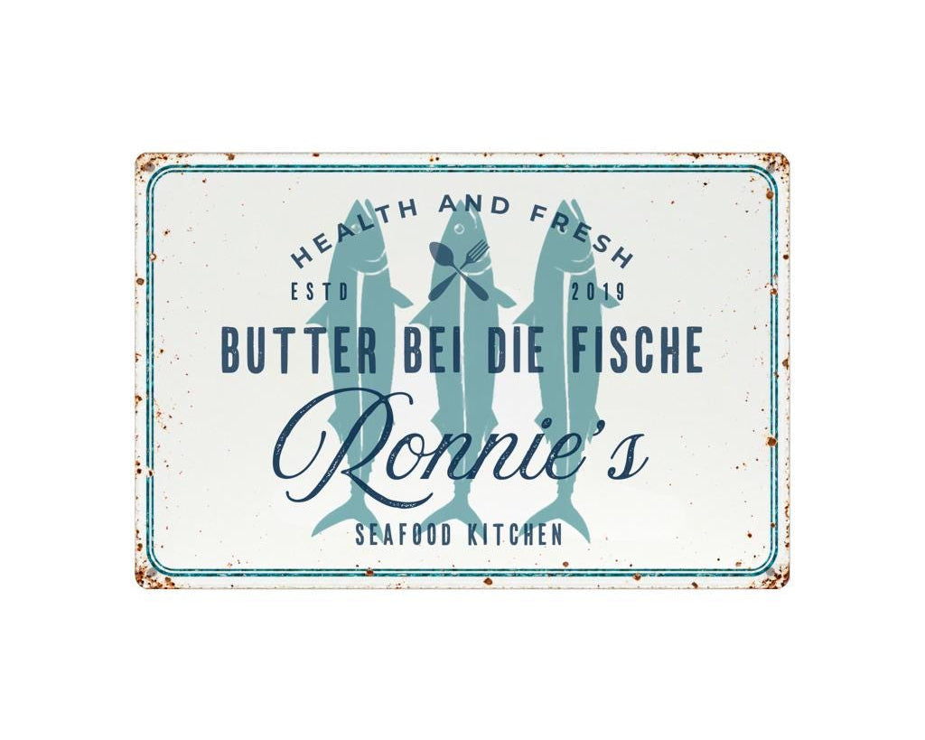 Personalisiertes Blechschild Küche 30 × 20 cm | Butter bei die Fische | maritimes Küchenschild mit Name und Jahreszahl