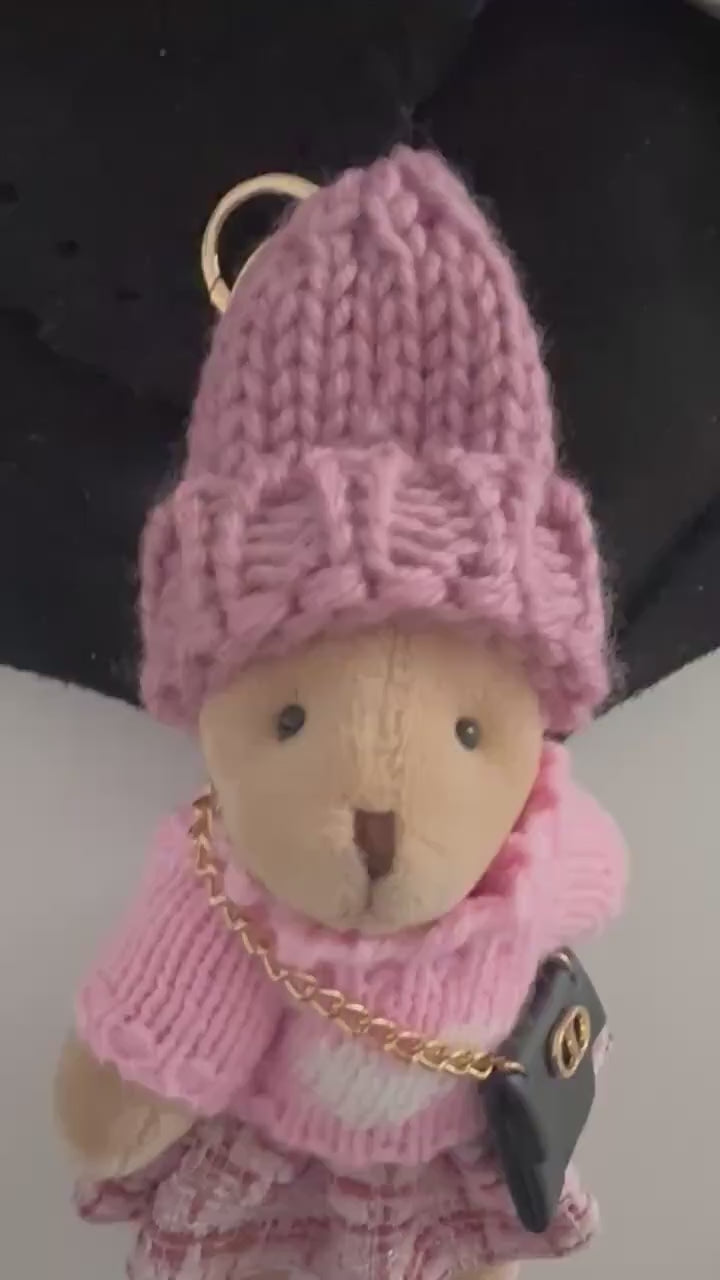 Bag Charm Teddy Fashion | Anhänger Tasche oder Schlüssel | Taschenschmuck Taschenanhänger | Bärchen rosa oder schwarzes Kleid Strickmütze