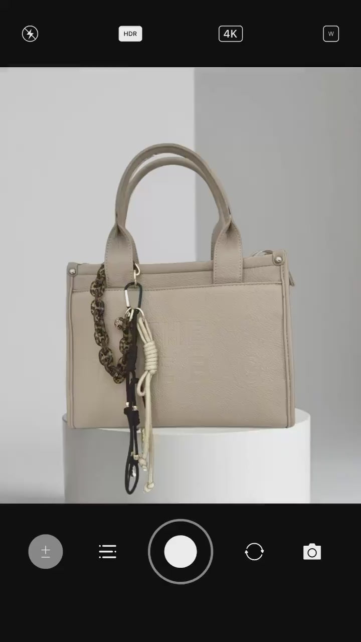 Hunde Anhänger | mit kleinen Ketten, Glöckchen und Schnüren | Taschenschmuck Taschenanhänger | Bag Charm mit Hund