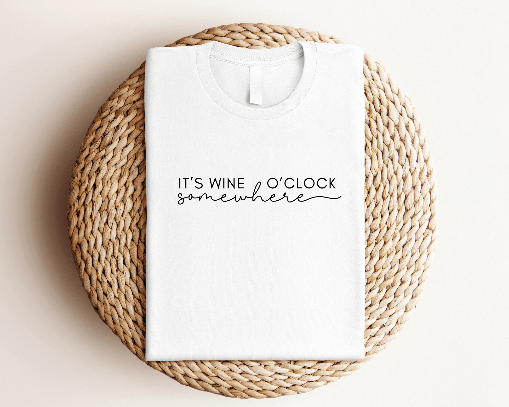 T-Shirt | It's wine o'clock somewhere | weiß, schwarz - Roo's Gift Shop