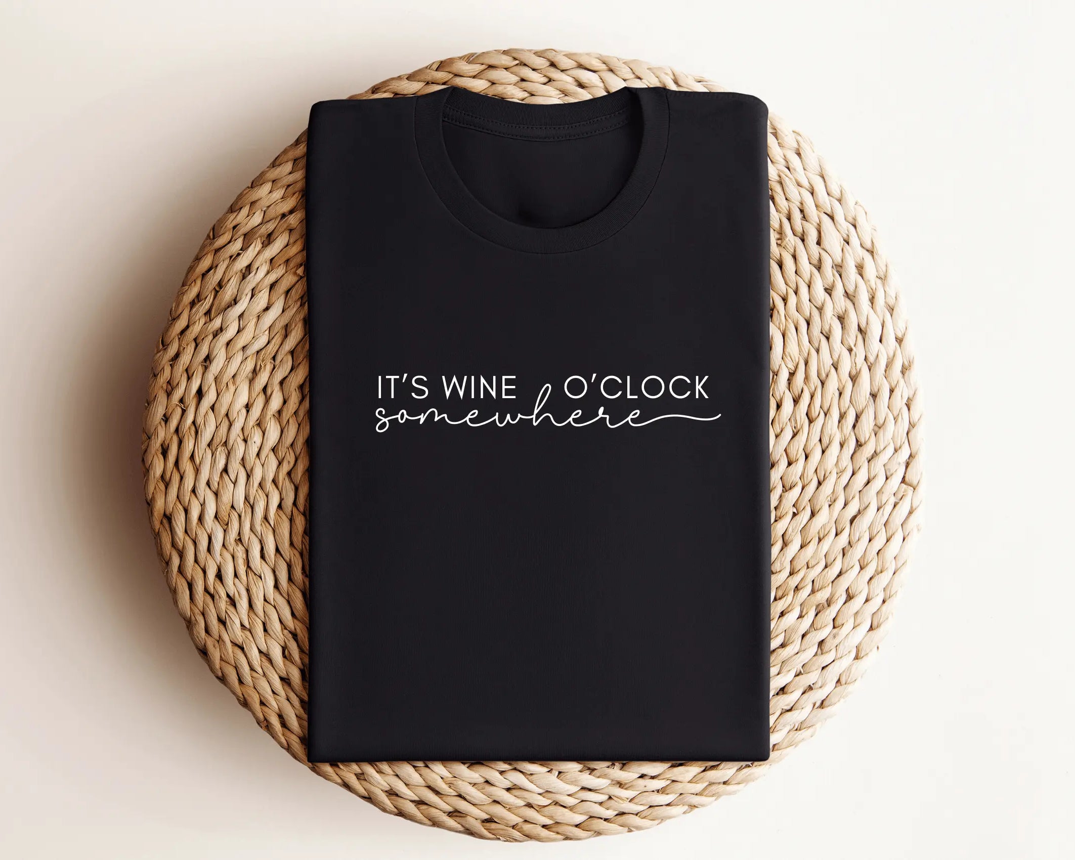 T-Shirt | It's wine o'clock somewhere | weiß, schwarz - Roo's Gift Shop