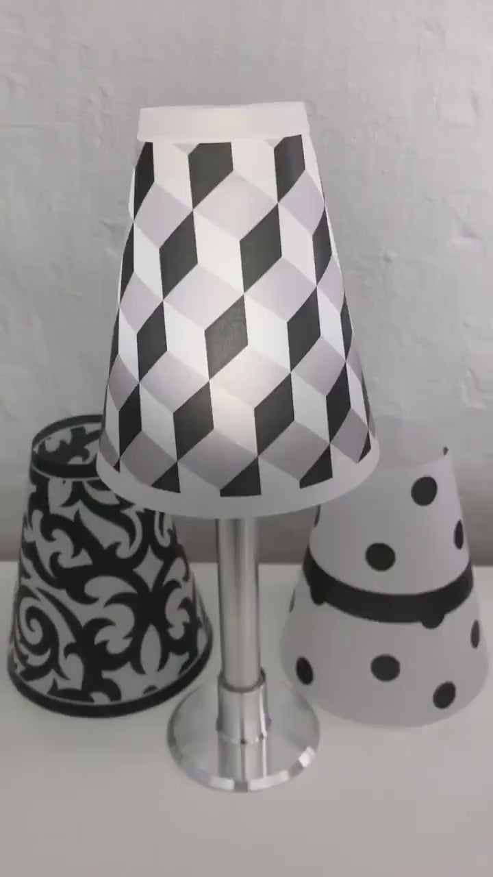 Kleine LED Tischlampe | 3 Papierlampenschirme zum Wechseln | Batterie betrieben