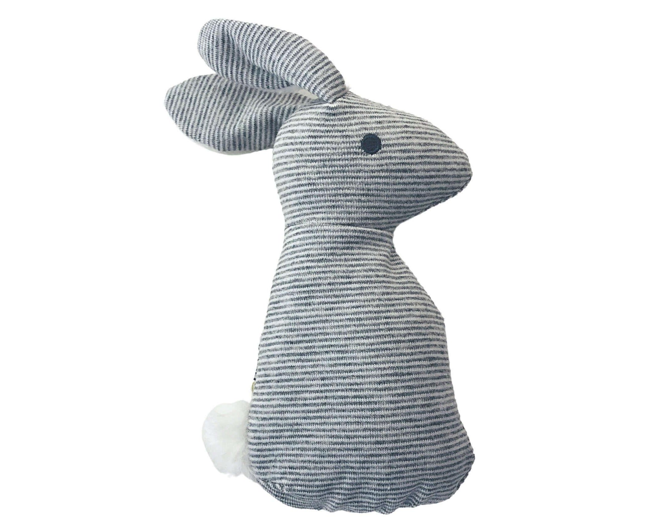 Baby Rassel | kleiner grauer Hase | Geschenk Geburt - Roo's Gift Shop