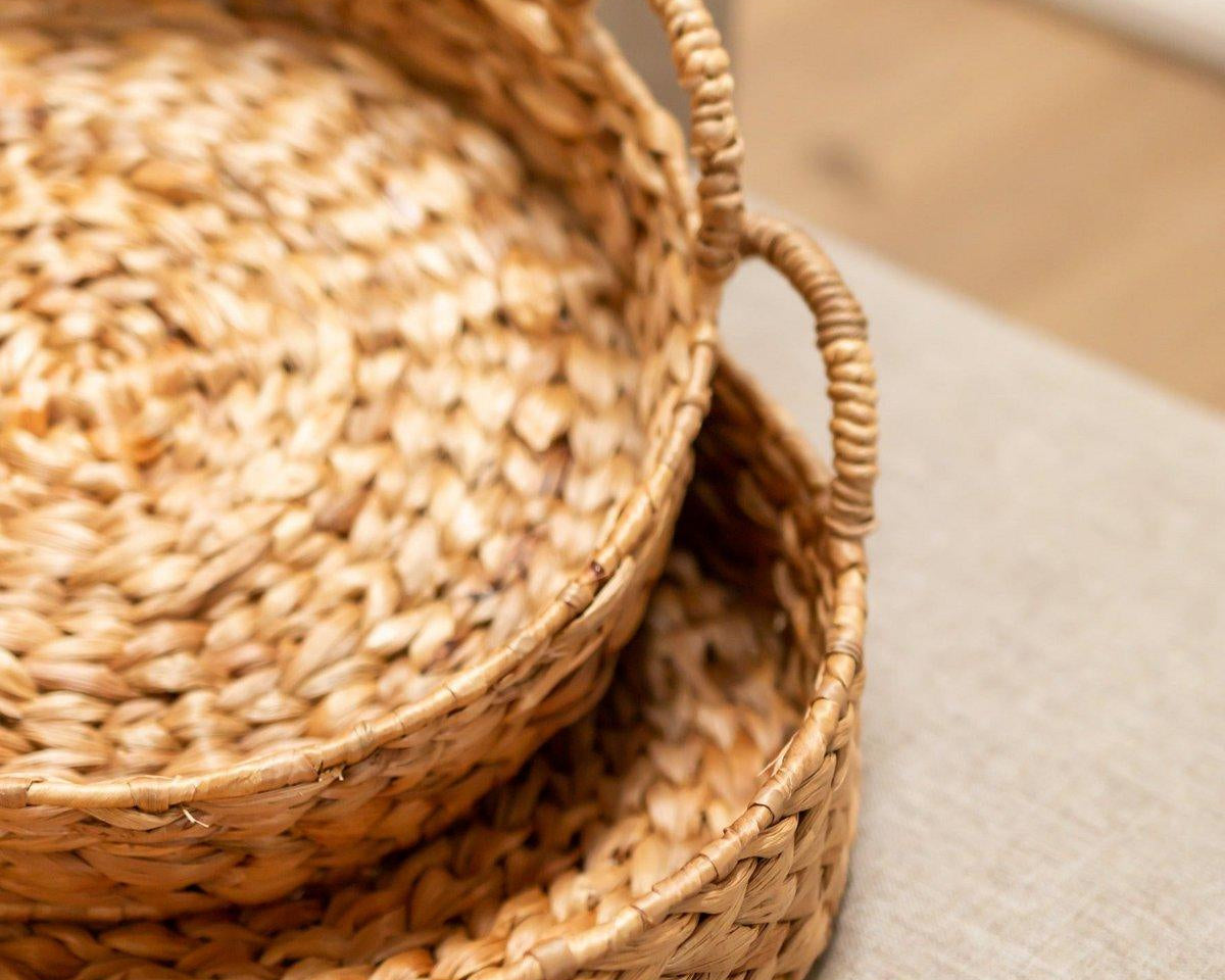 Dekoratives Tablett MATAHARI aus Wasserhyazinthe (3 Größen) - Roo's Gift Shop