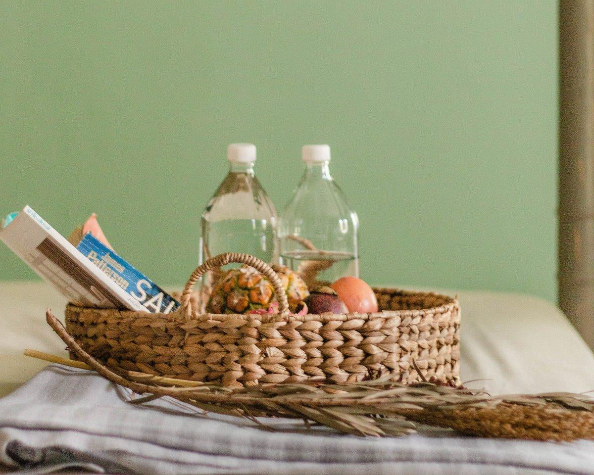 Dekoratives Tablett MATAHARI aus Wasserhyazinthe (3 Größen) - Roo's Gift Shop