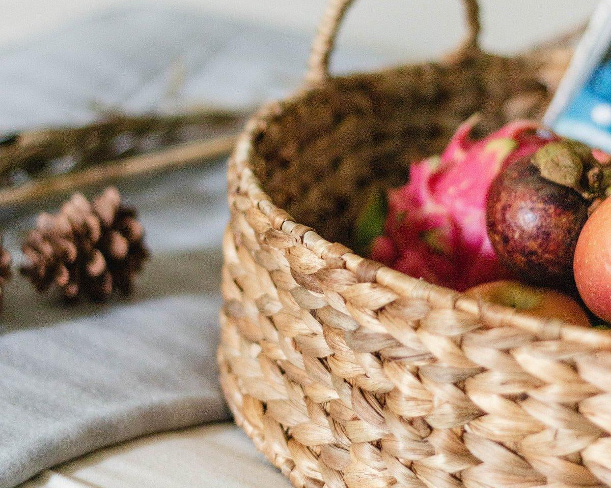 Dekoratives Tablett MATAHARI aus Wasserhyazinthe (3 Größen) - Roo's Gift Shop