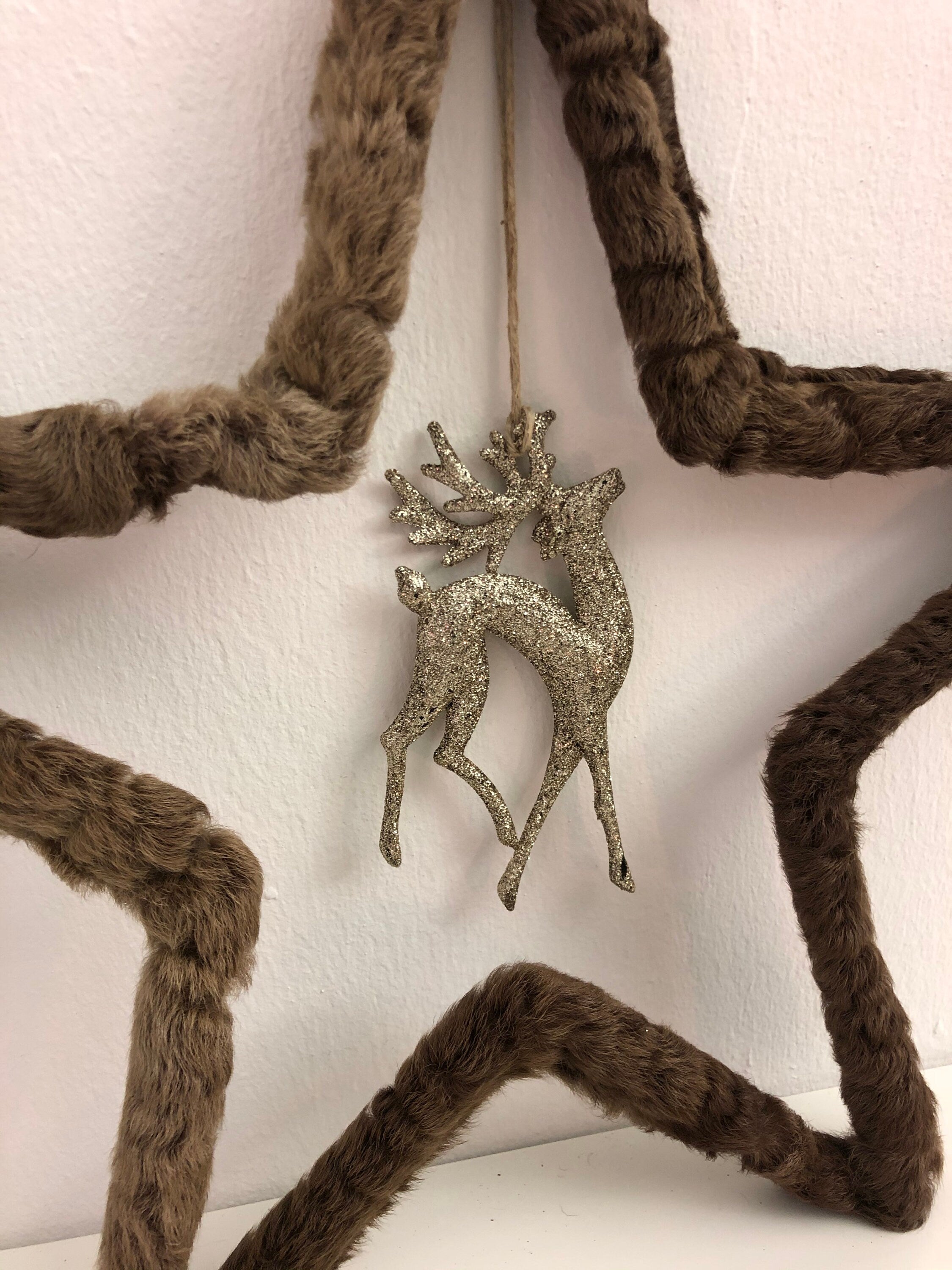 Deko Stern aus Echtfell | Hirsch | Weihnachtsdeko | Großer Stern | Fensterdeko | Fell | Persianer | Glitzer Rentier | Weihnachten | Xmas