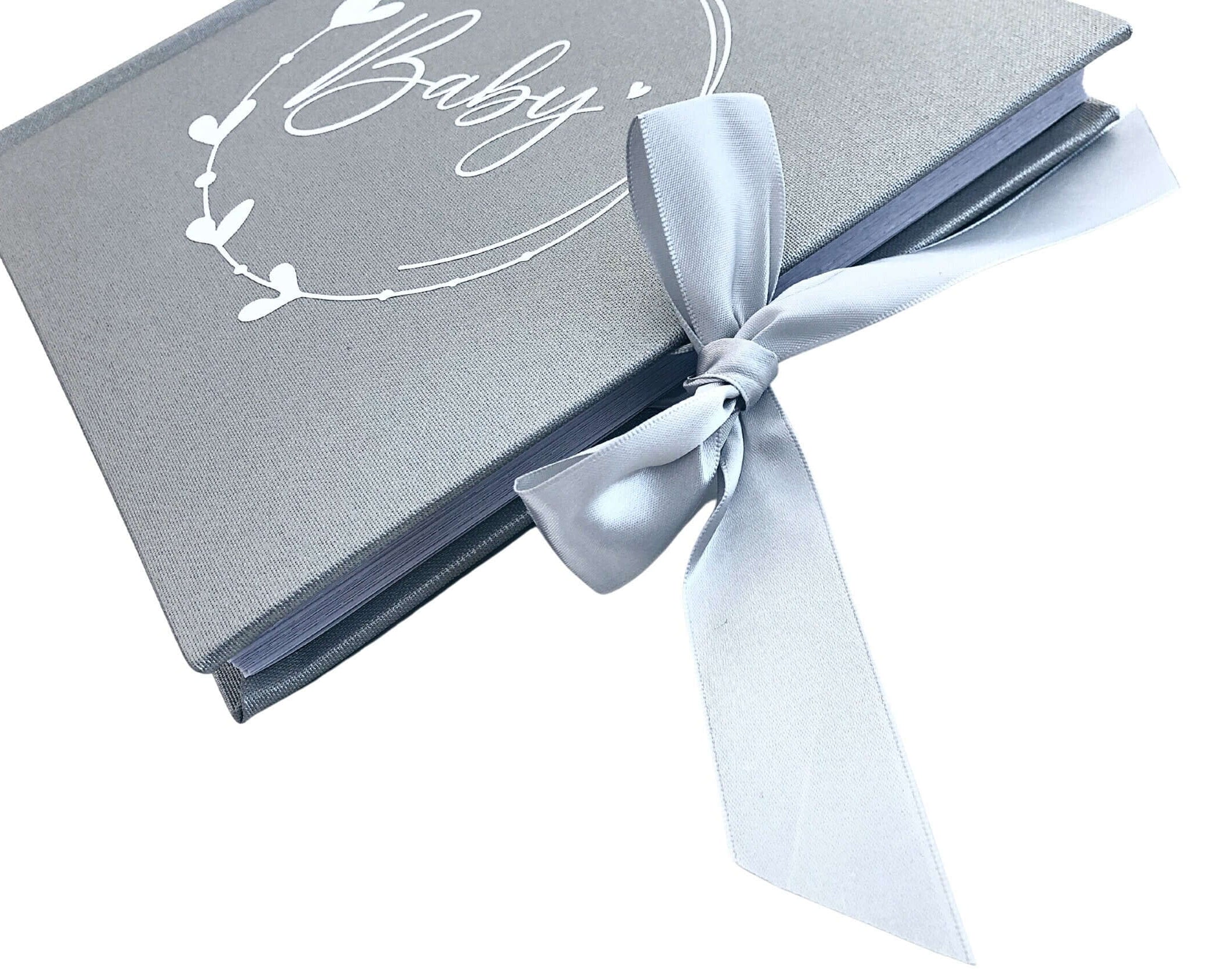 Baby Album | personalisierbar | silbernes Fotoalbum mit dem Namen des Babys | Schleife