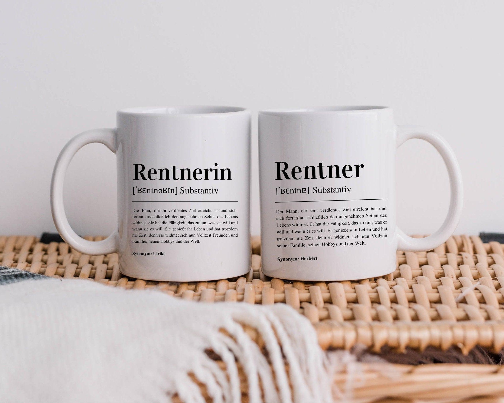 Keramiktasse | personalisiert | Definition Rentner Rentnerin | Ruhestand | Verabschiedung Kollege | Geschenk Name - Roo's Gift Shop