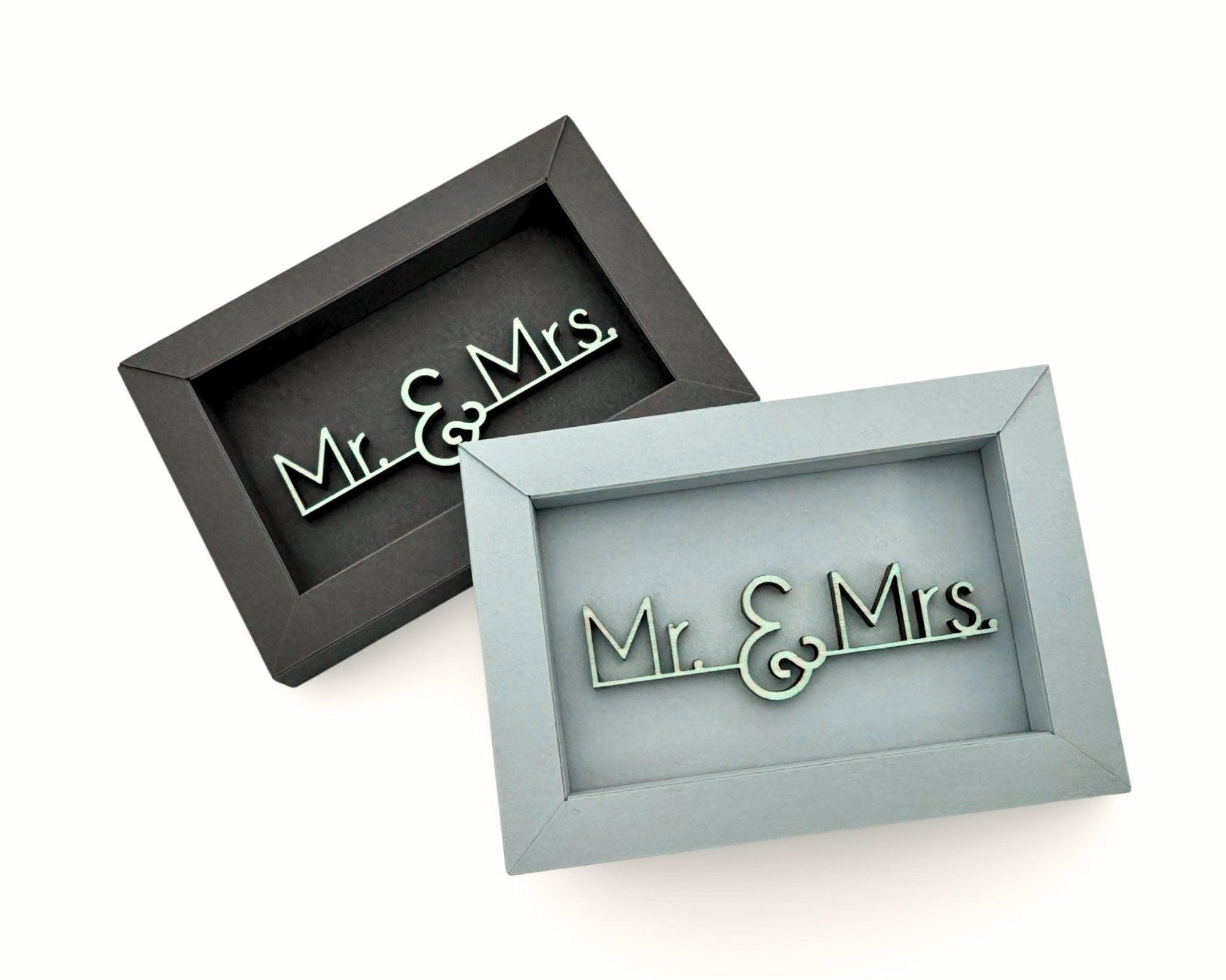 Mr.& Mrs. | Schriftzug aus Holz | Ja | Filigrane Holzschrift - Roo's Gift Shop