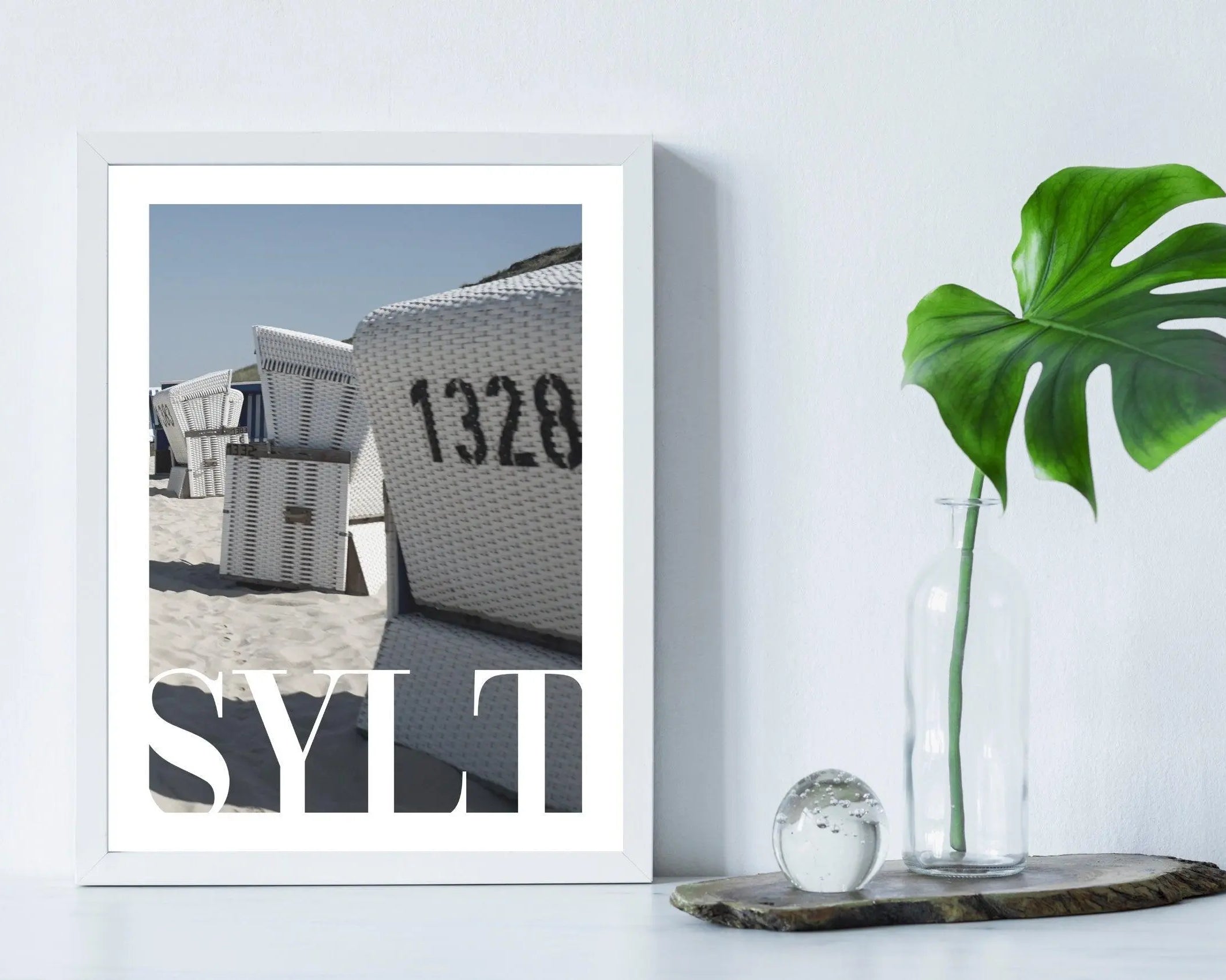 Poster SYLT | Strandkorb | Leuchtturm | maritime Wand Deko - Roo's Gift Shop