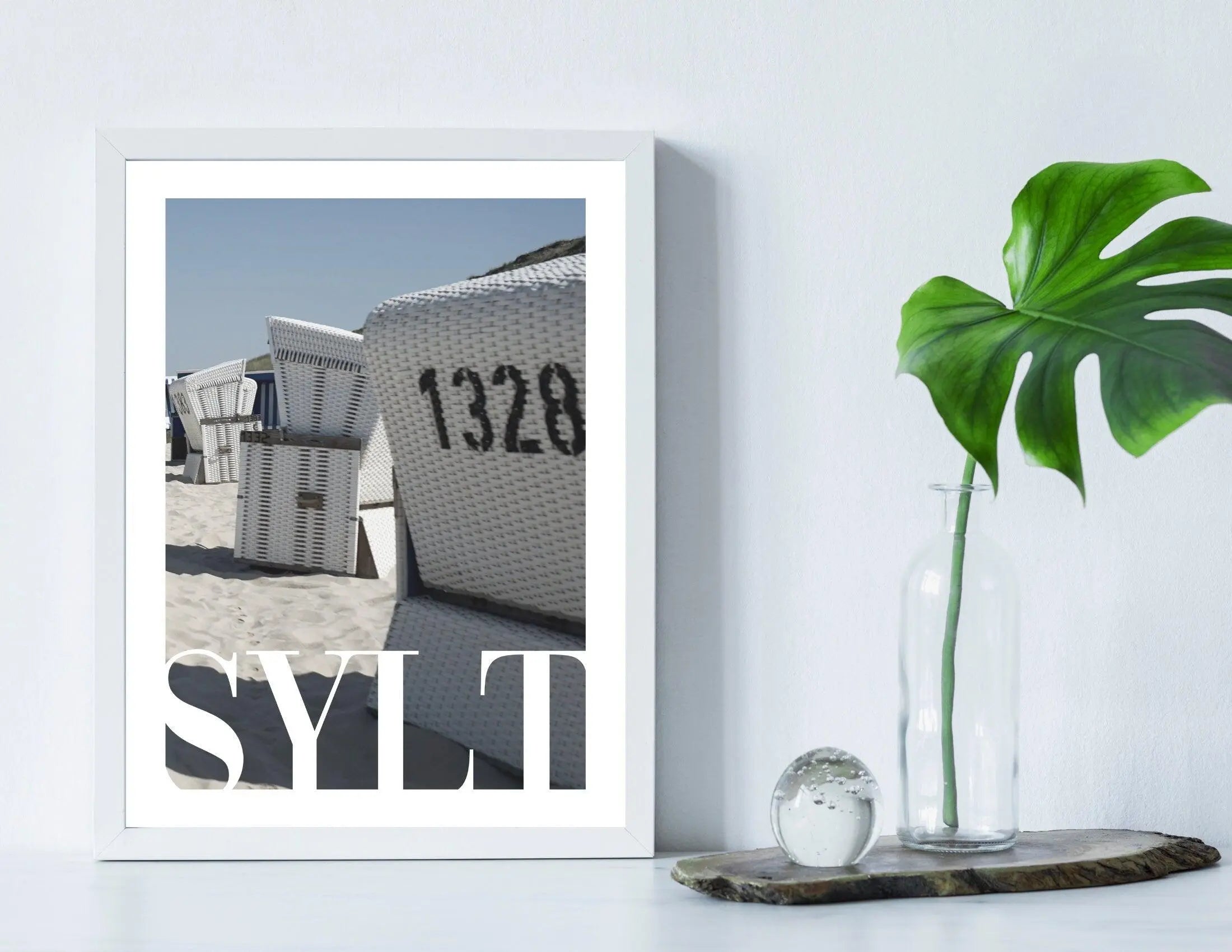 Poster SYLT | Strandkorb | Leuchtturm | maritime Wand Deko - Roo's Gift Shop