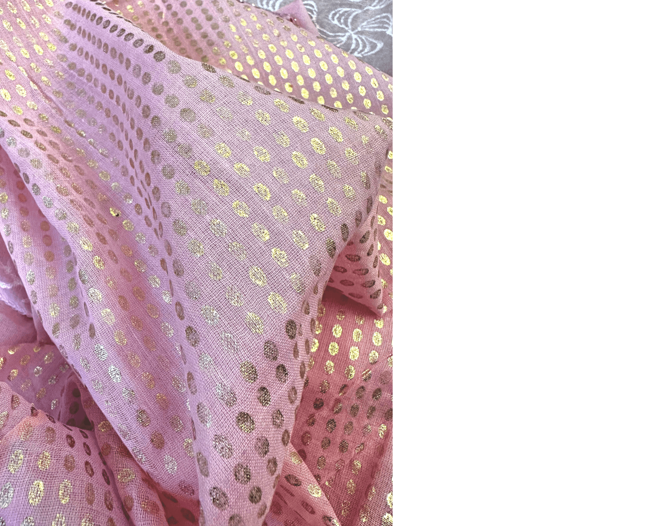 Rosa Tuch im Boho-Style | Leo | zartes Pink mit gold bedruckt | mit Quasten - Roo's Gift Shop