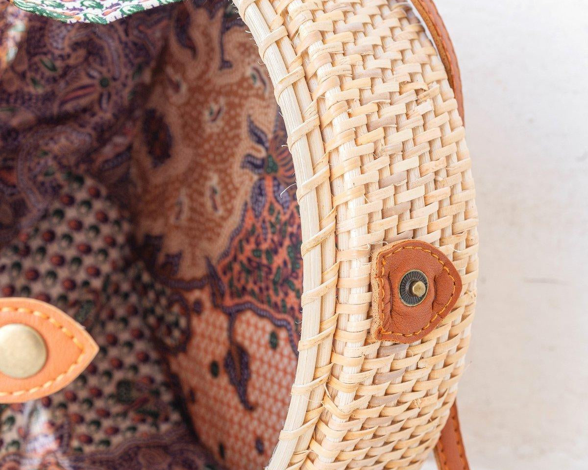 Runde Rattantasche Beige handgemachte Umhängetasche mit Kunstlederriemen Umhängetasche Boho Bali Tasche SENJA (natur) - Roo's Gift Shop