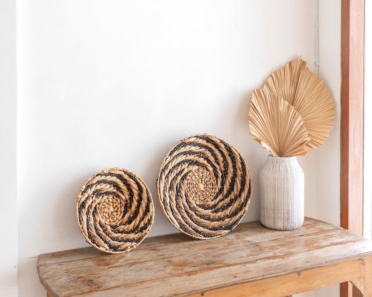 Runder Wandkorb oder Dekoschale BANDUNG aus Wasserhyazinthe (2 Größen) - Roo's Gift Shop