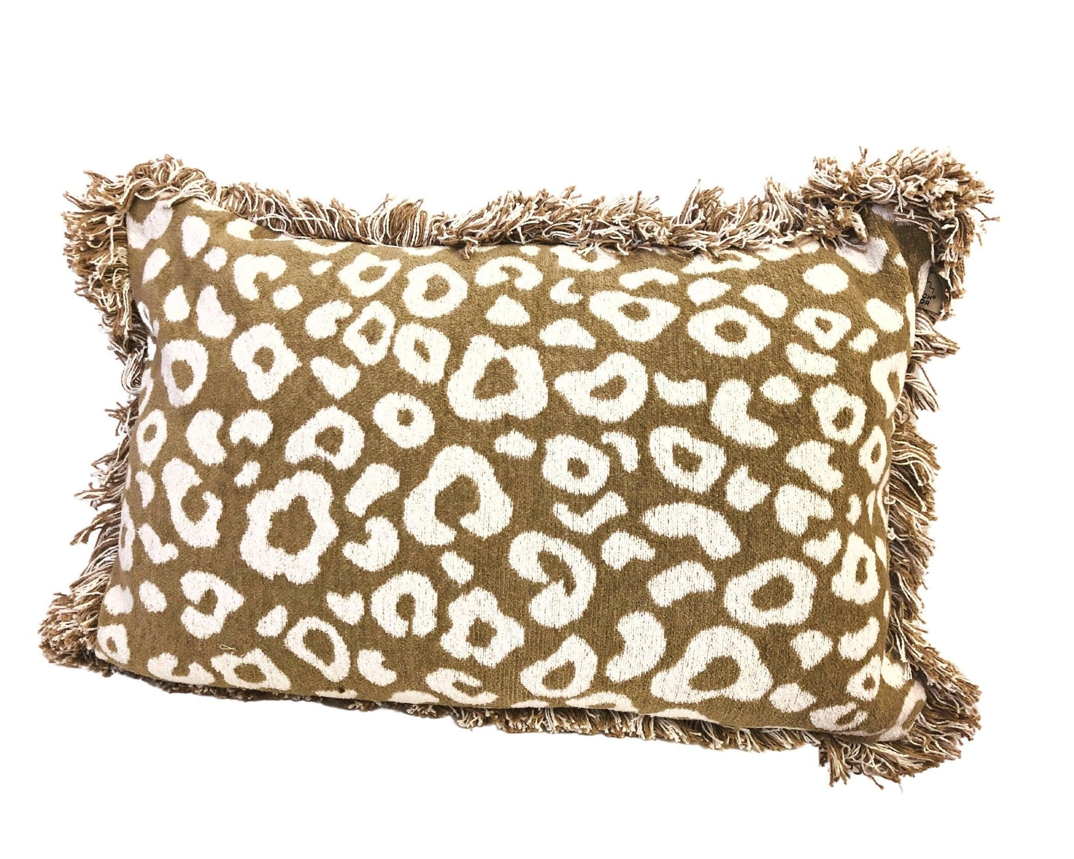 Sandfarbenes Leo-Kissen mit Fransen | mit Füllung | 60 x 40 cm - Roo's Gift Shop