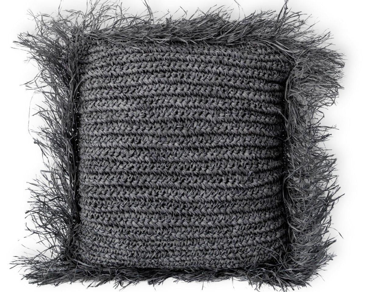 Schwarzes Boho-Kissen GANDI mit Fransen (2 Größen) - Roo's Gift Shop